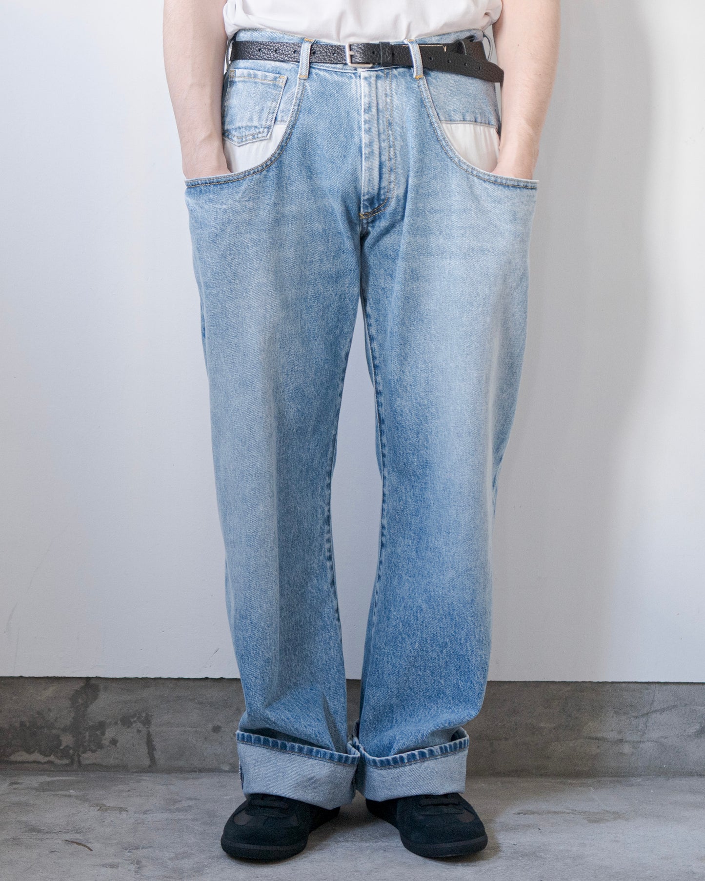 CONTRAST POCKETS STRAIGHT JEANS