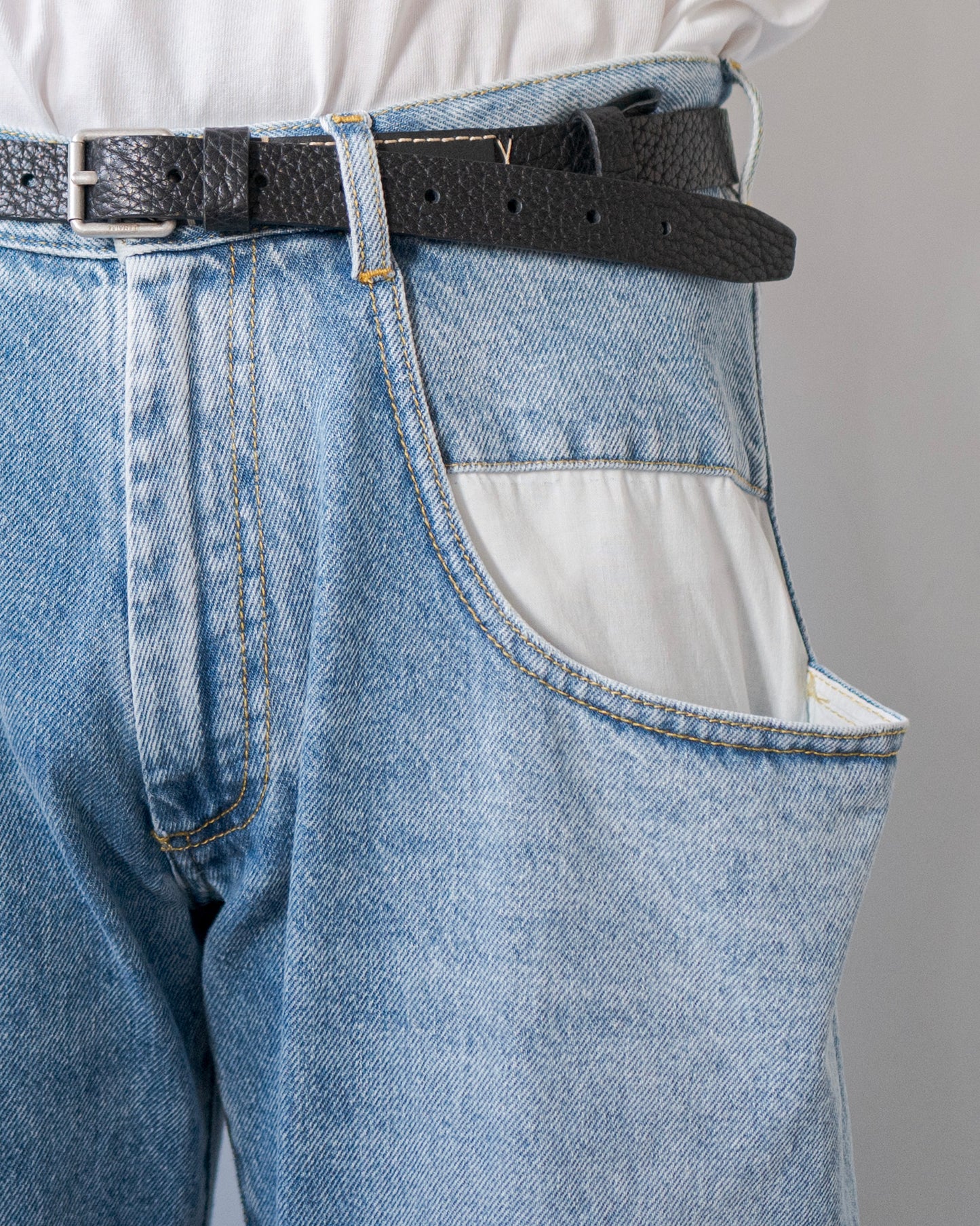 CONTRAST POCKETS STRAIGHT JEANS