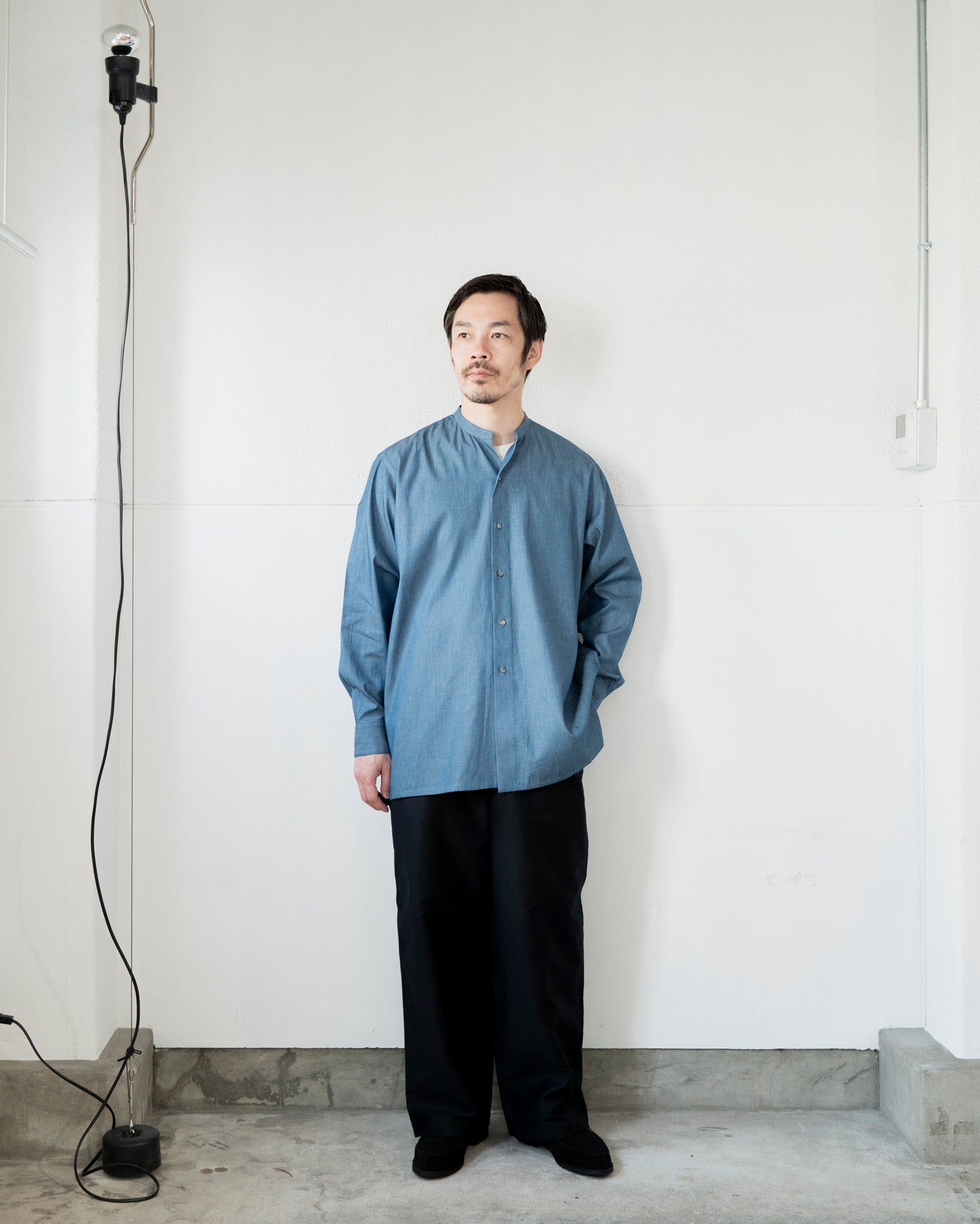 MORISS x SALVATORE CHAMBRAY BAND COLLAR SHIRT
