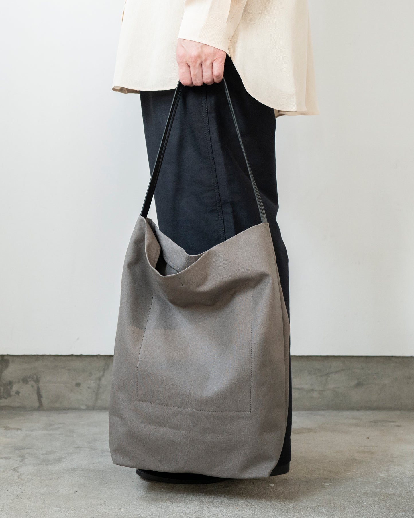 SEYA X ISAAC REINA CANVAS HOBO / LARGE