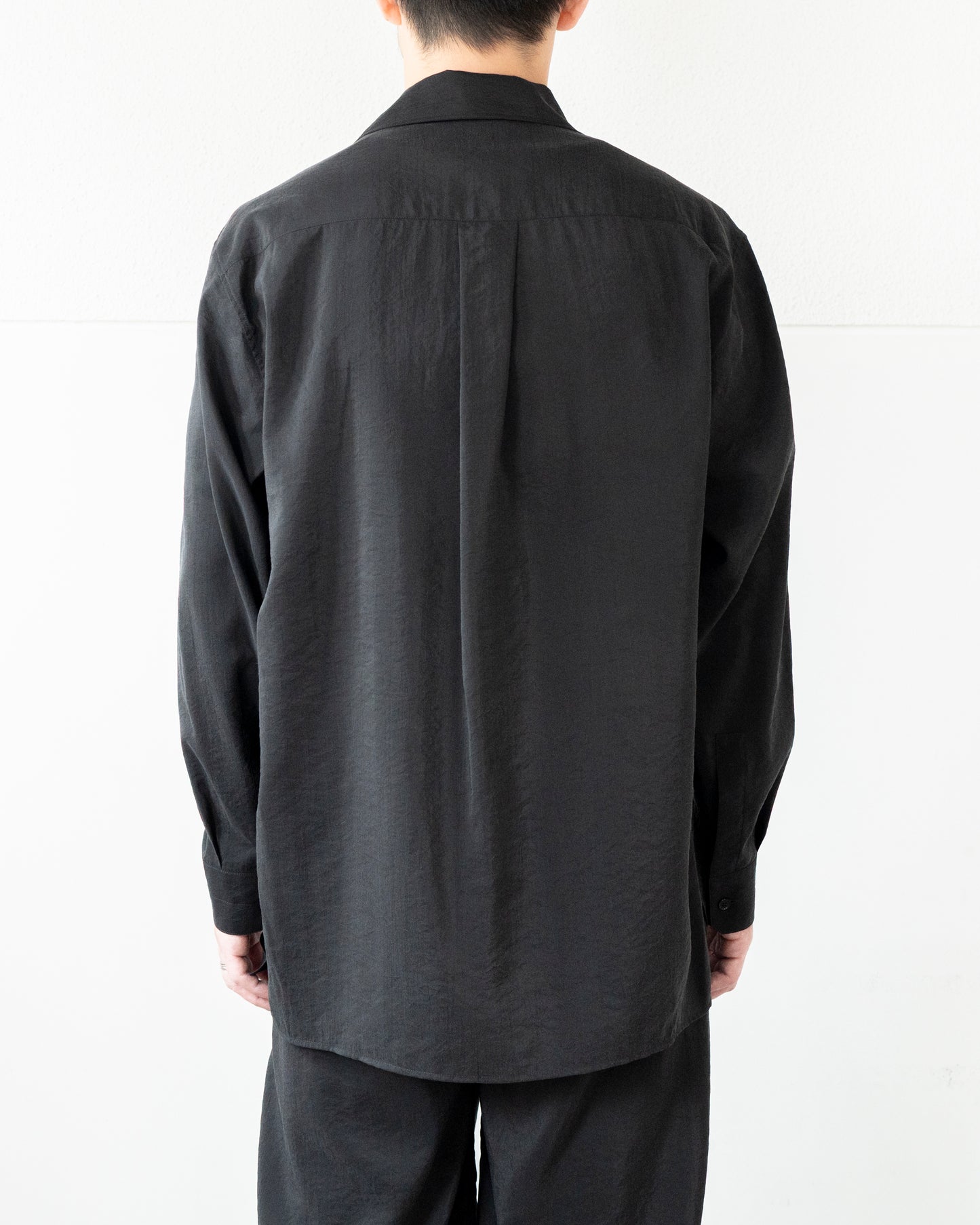 CONVERTIBLE COLLAR SHIRT IN DRY SILK