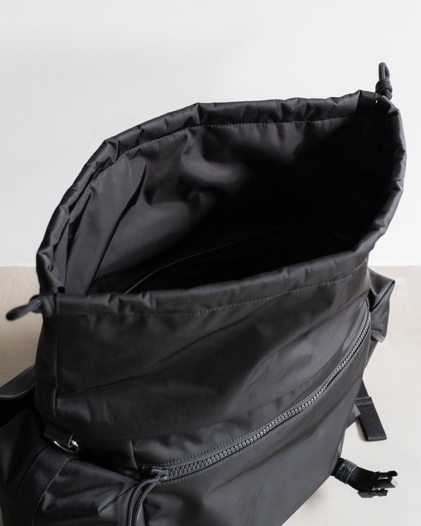 HIGH TECH MESSENGER BAG MEDIUM