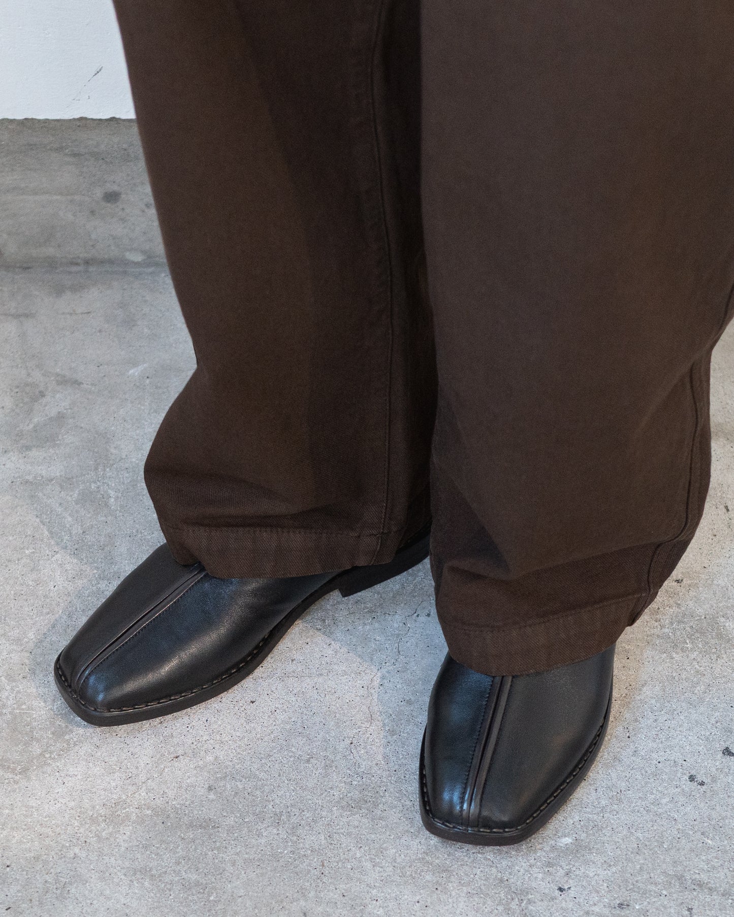 FLAT PIPED SLIPPERS IN LEATHER