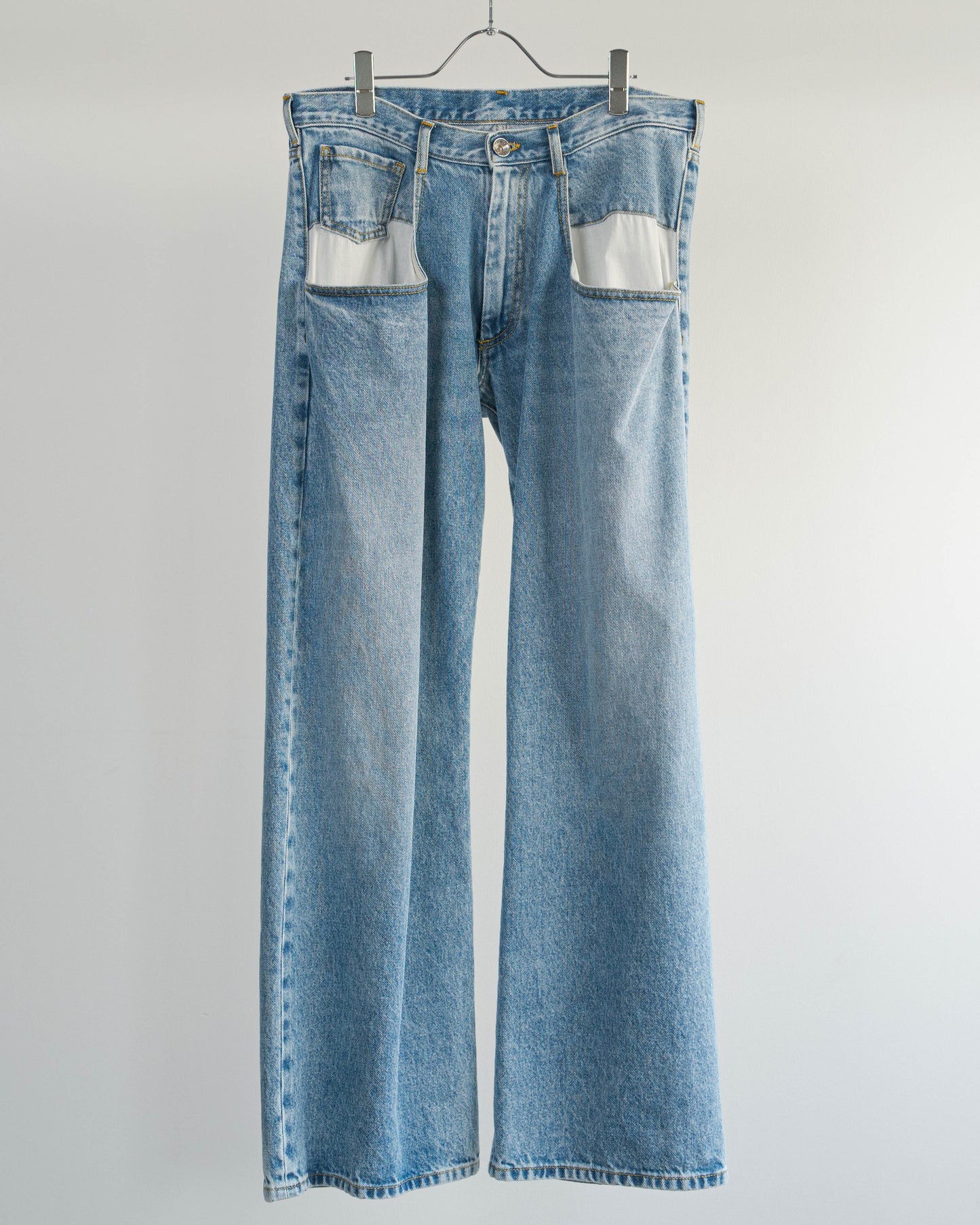 CONTRAST POCKETS STRAIGHT JEANS