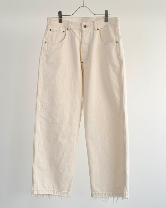 FRAYED JEANS