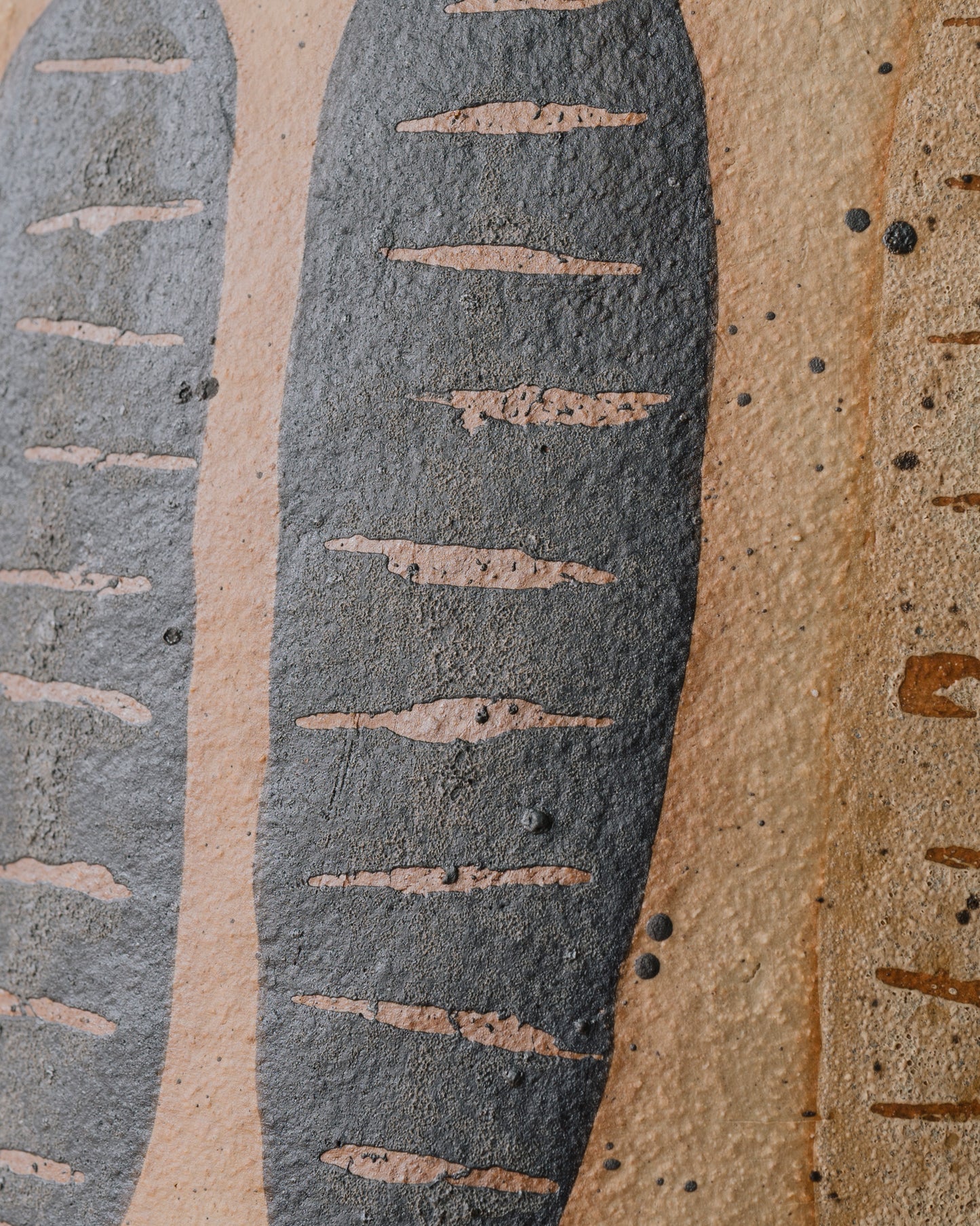 TRIO SHIELDS DARK AND LIGHT BOTTLE