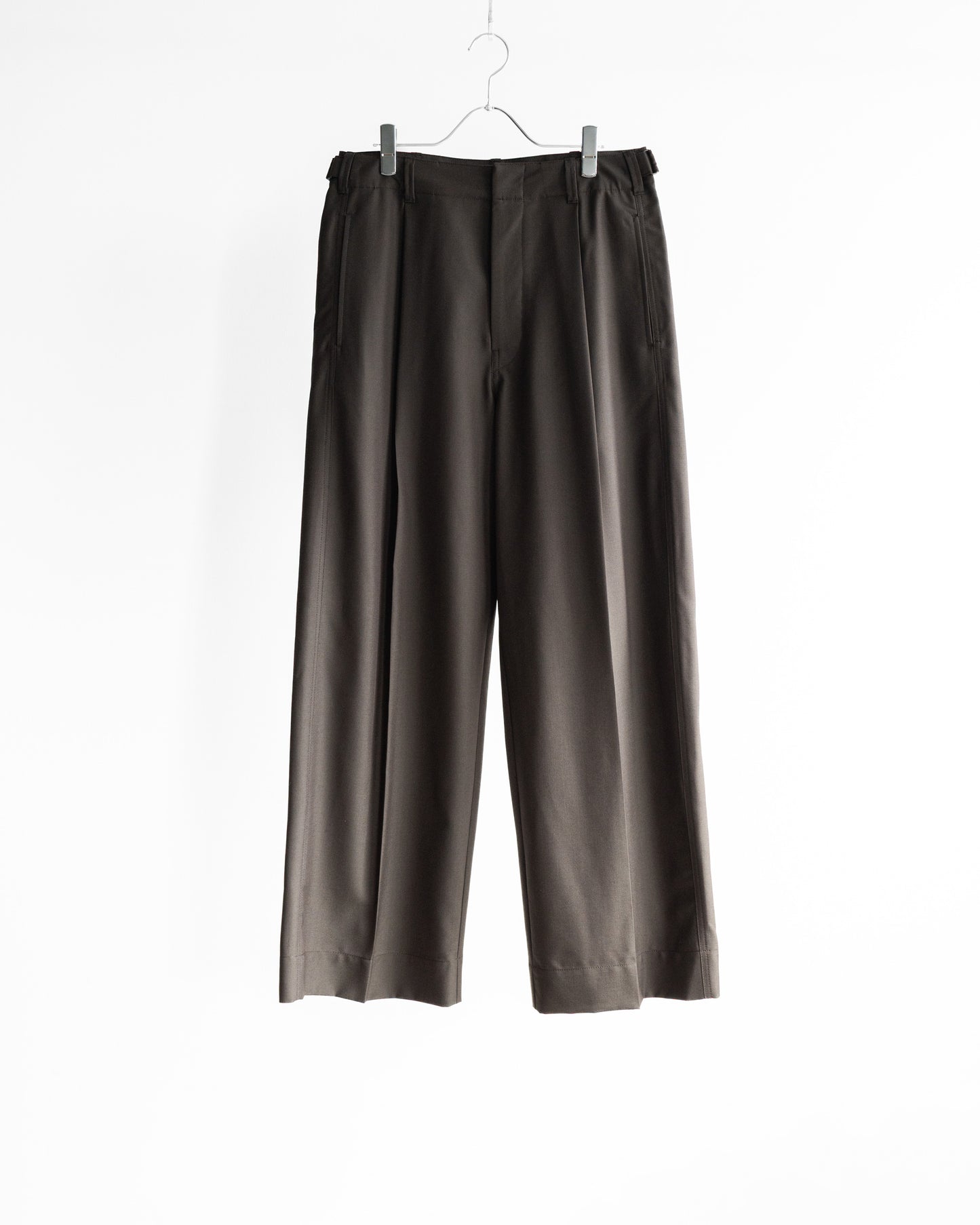 SINGLE-PLEAT TAILORED PANTS IN TROPICAL WOOL BLEND