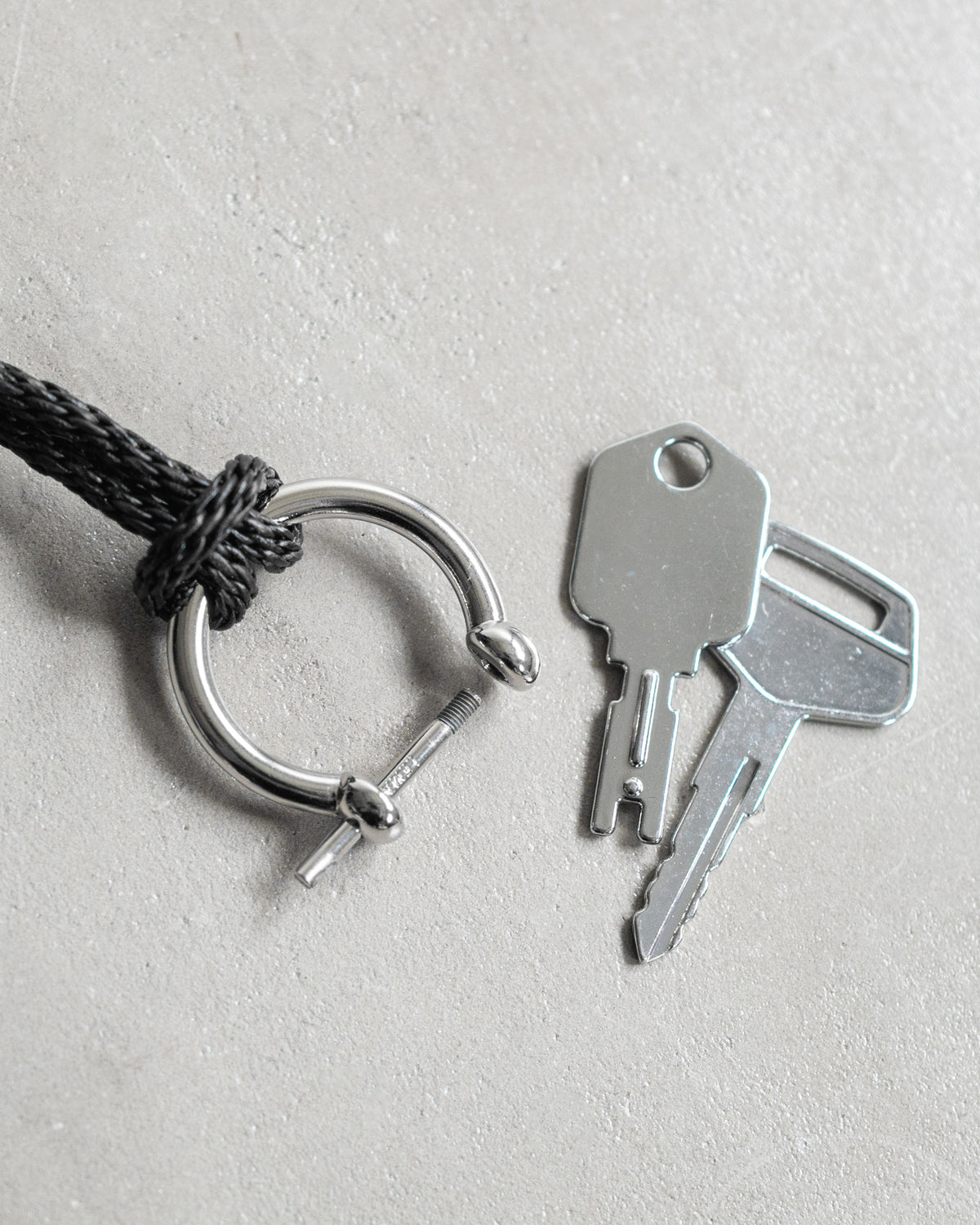 BRAIDED LEATHER KEYRING NECKLACE