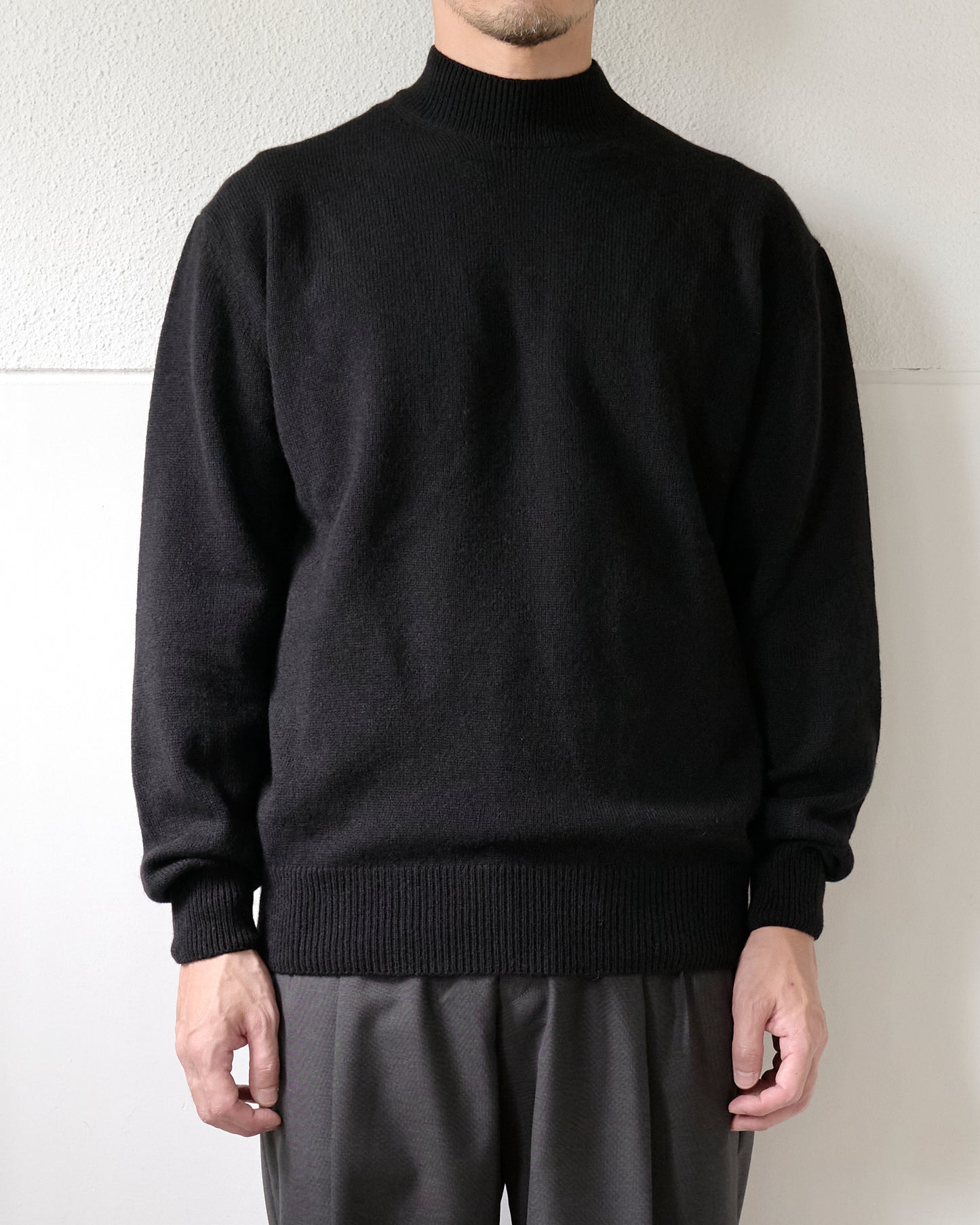 MOCK NECK SWEATER