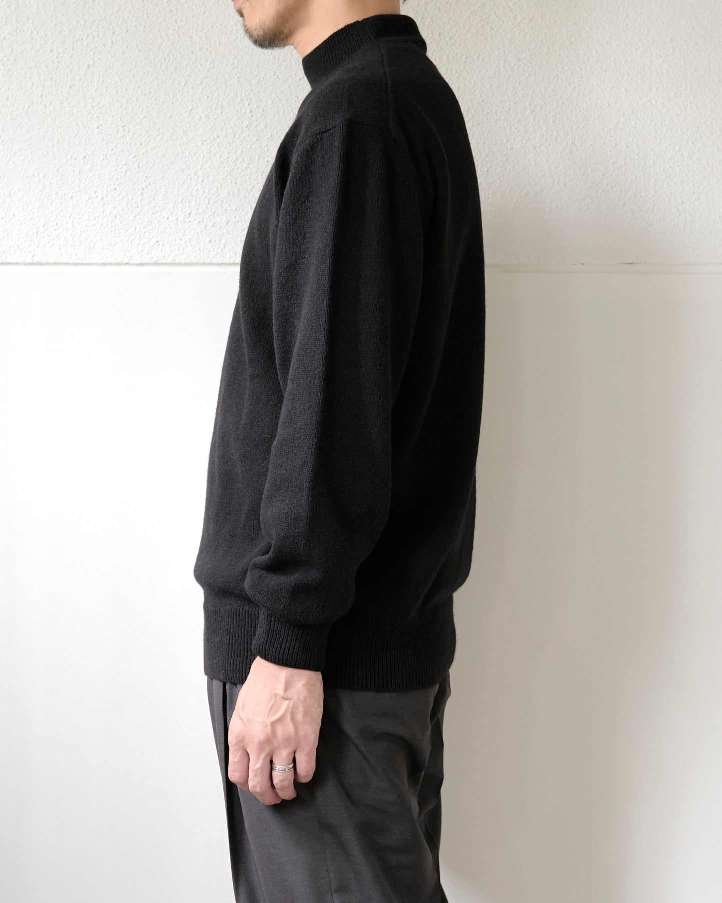 MOCK NECK SWEATER