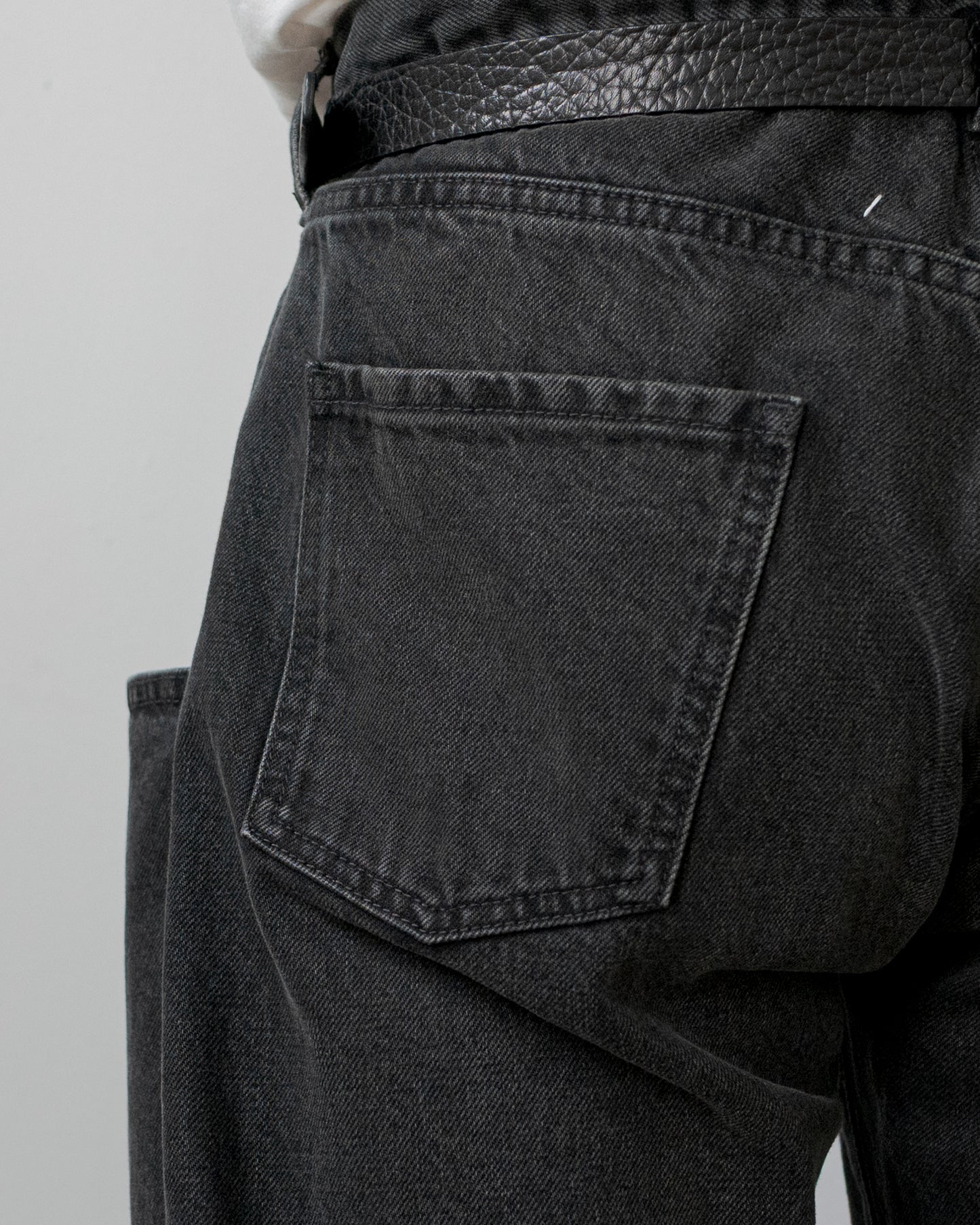 CONTRAST POCKETS STRAIGHT JEANS