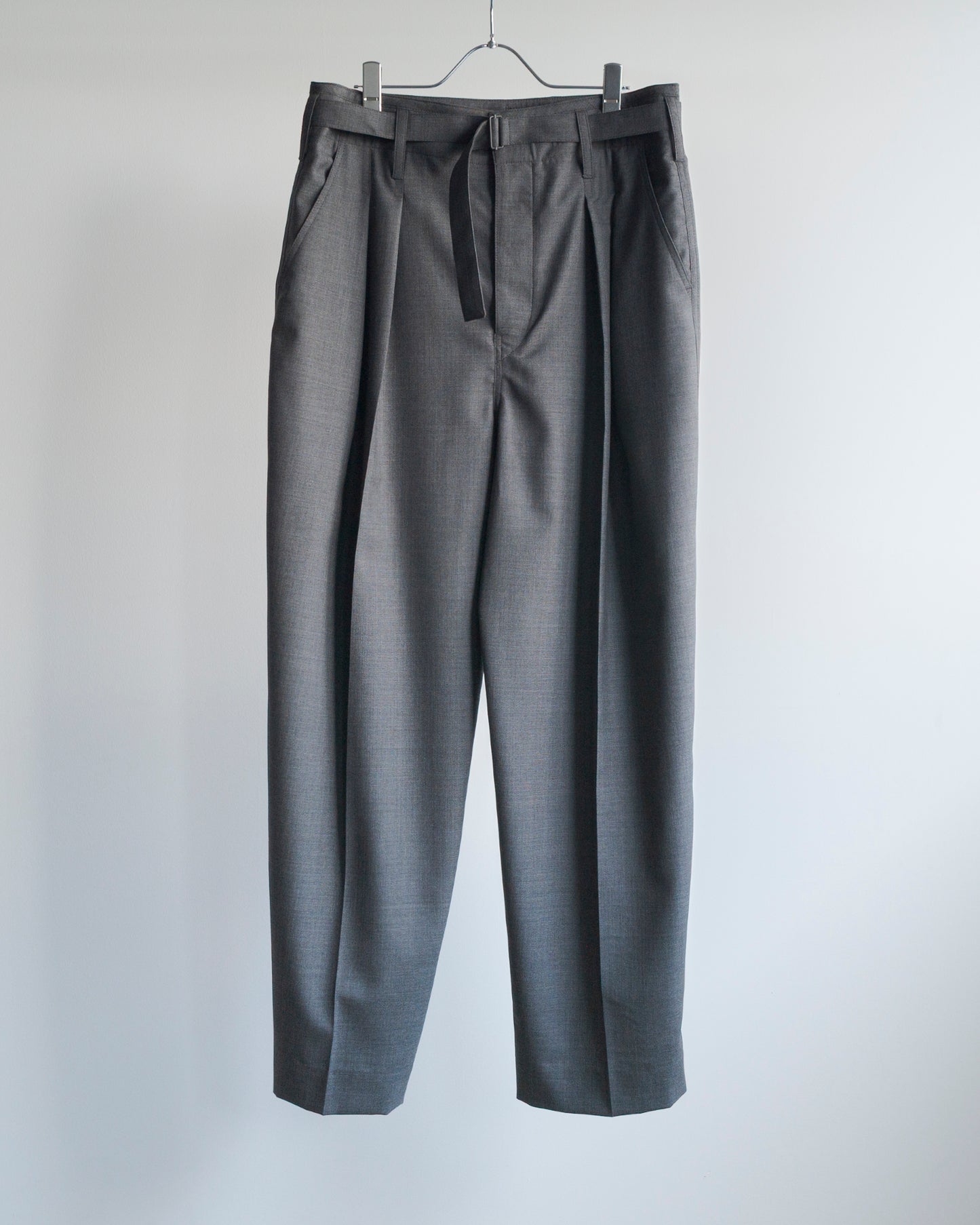 BELTED PLEATED PANTS