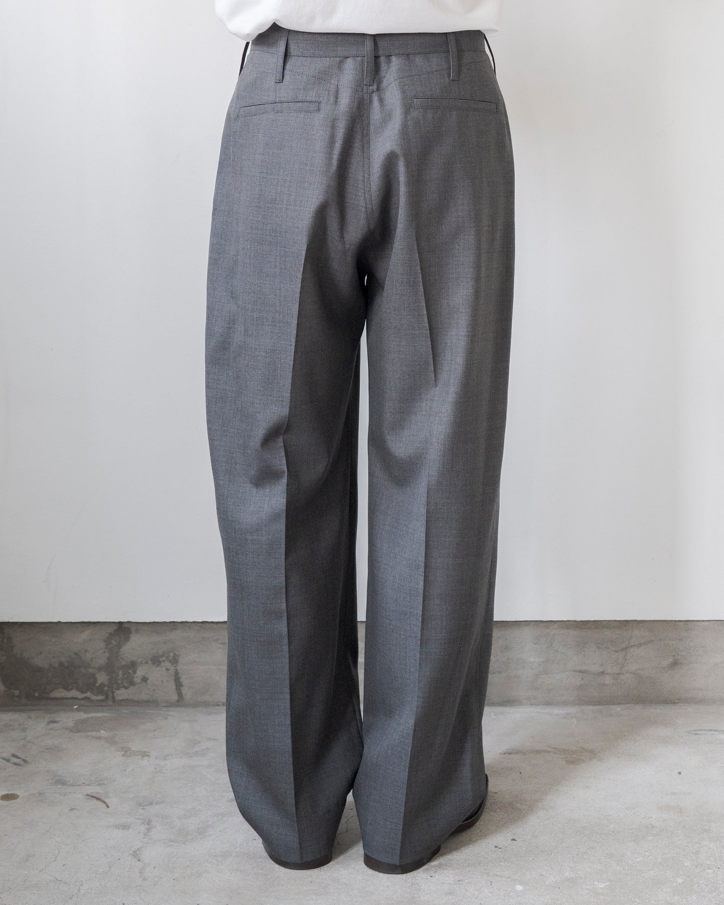 BELTED PLEATED PANTS