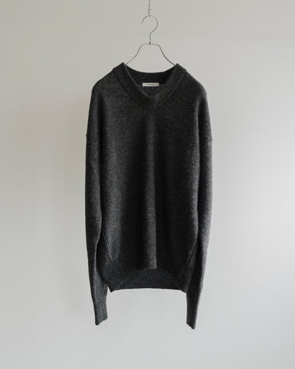 BOXY V NECK SWEATER