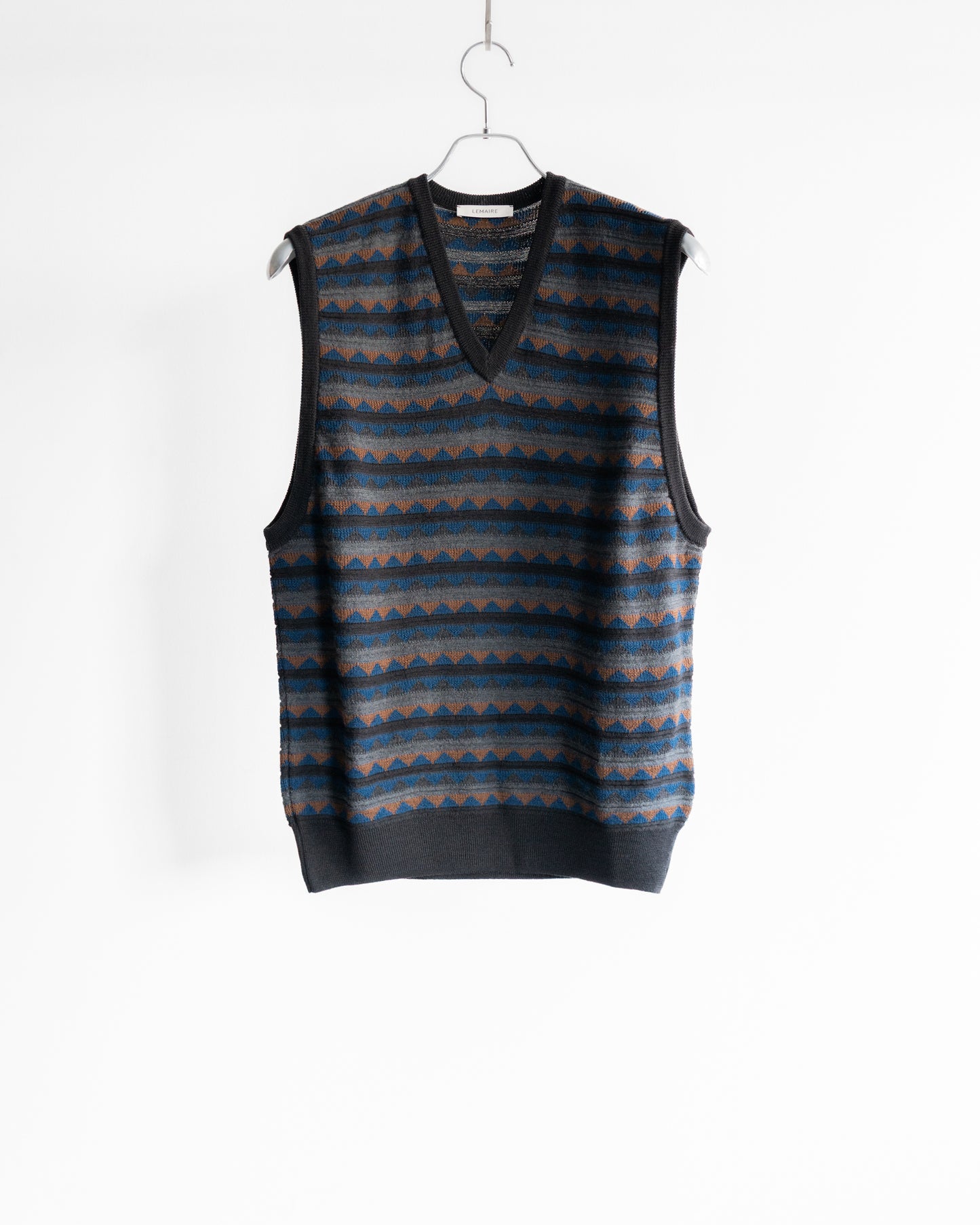 V NECK JACQUARD VEST