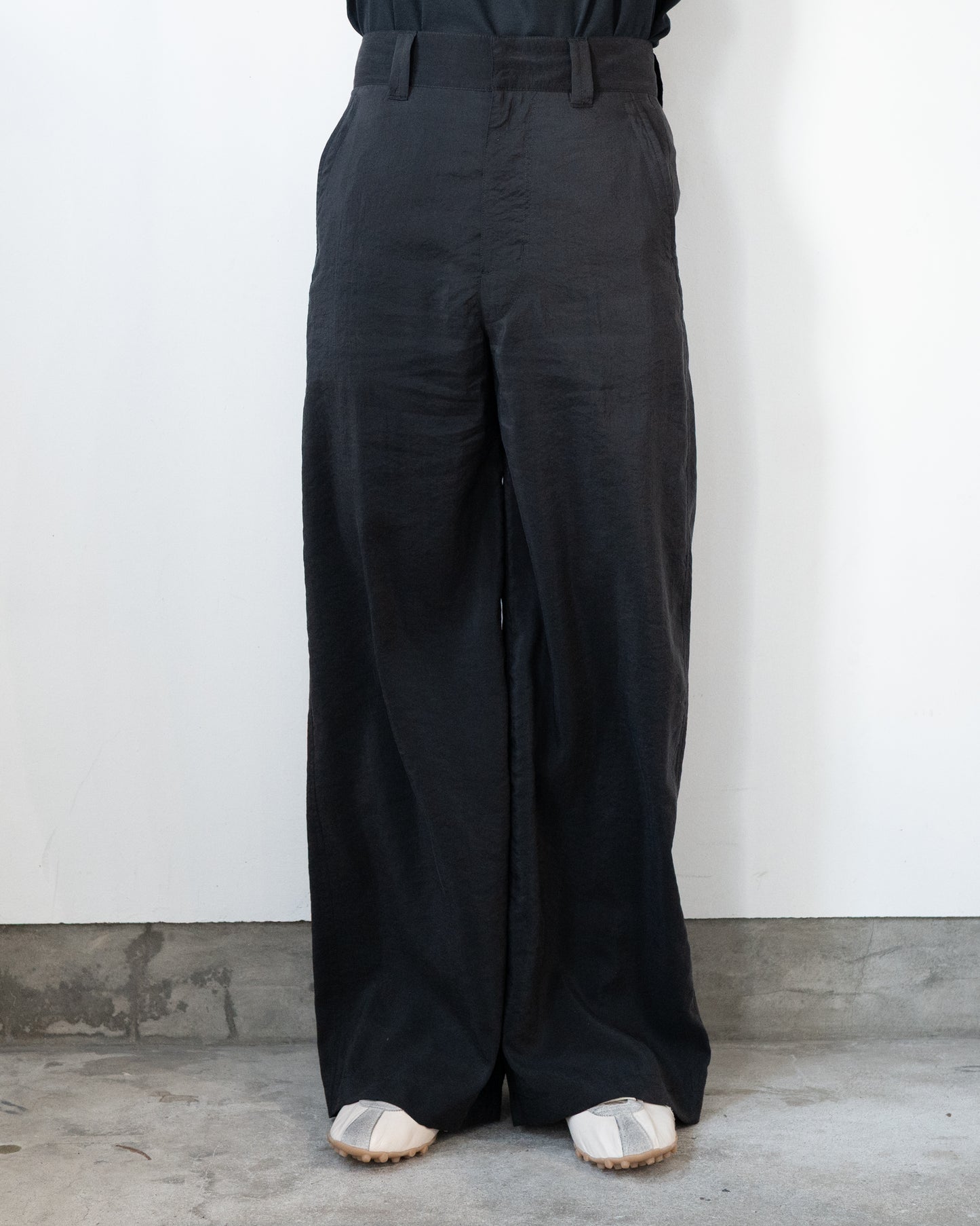STRAIGHT TAILORED PANTS IN DRY SILK