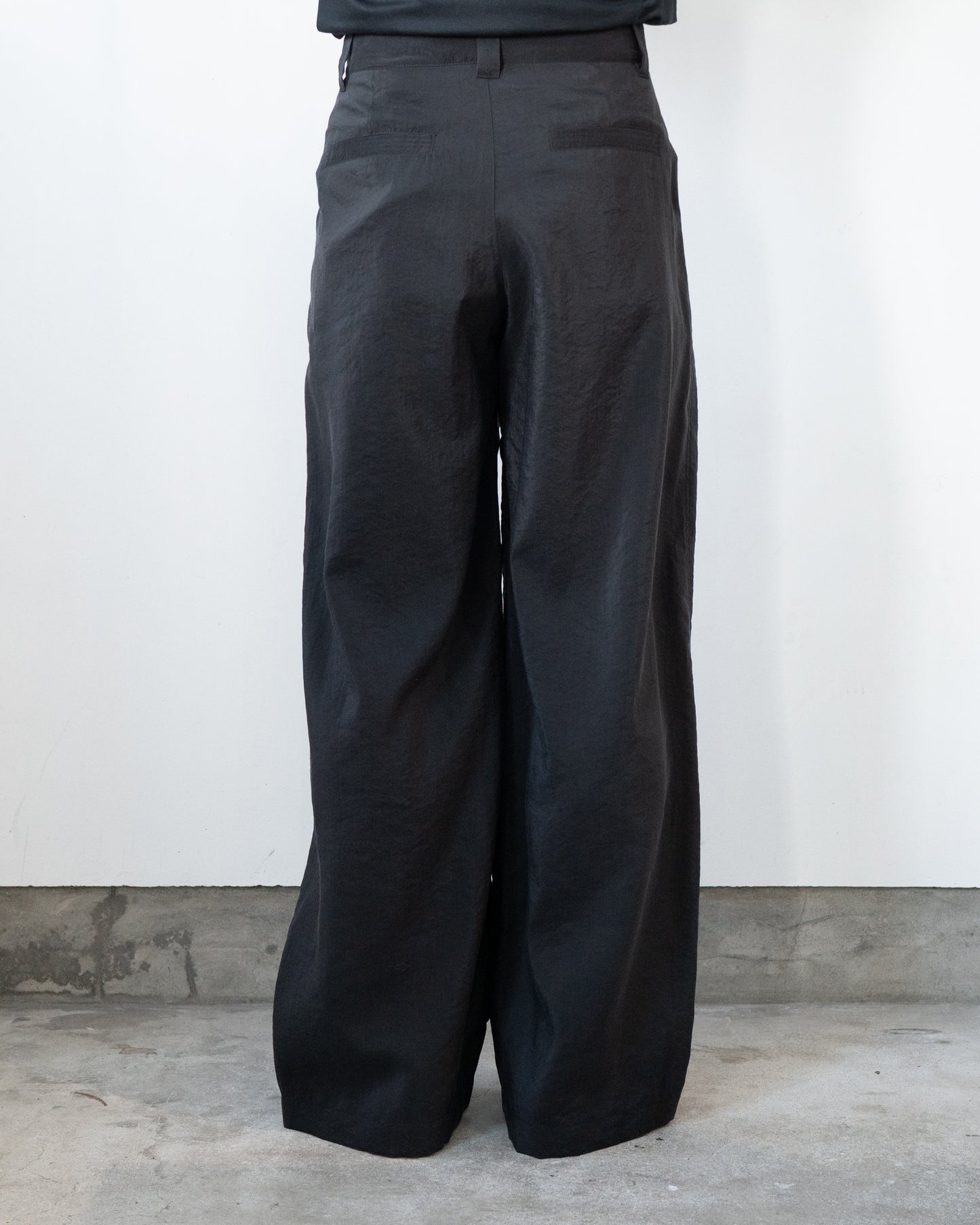 STRAIGHT TAILORED PANTS IN DRY SILK