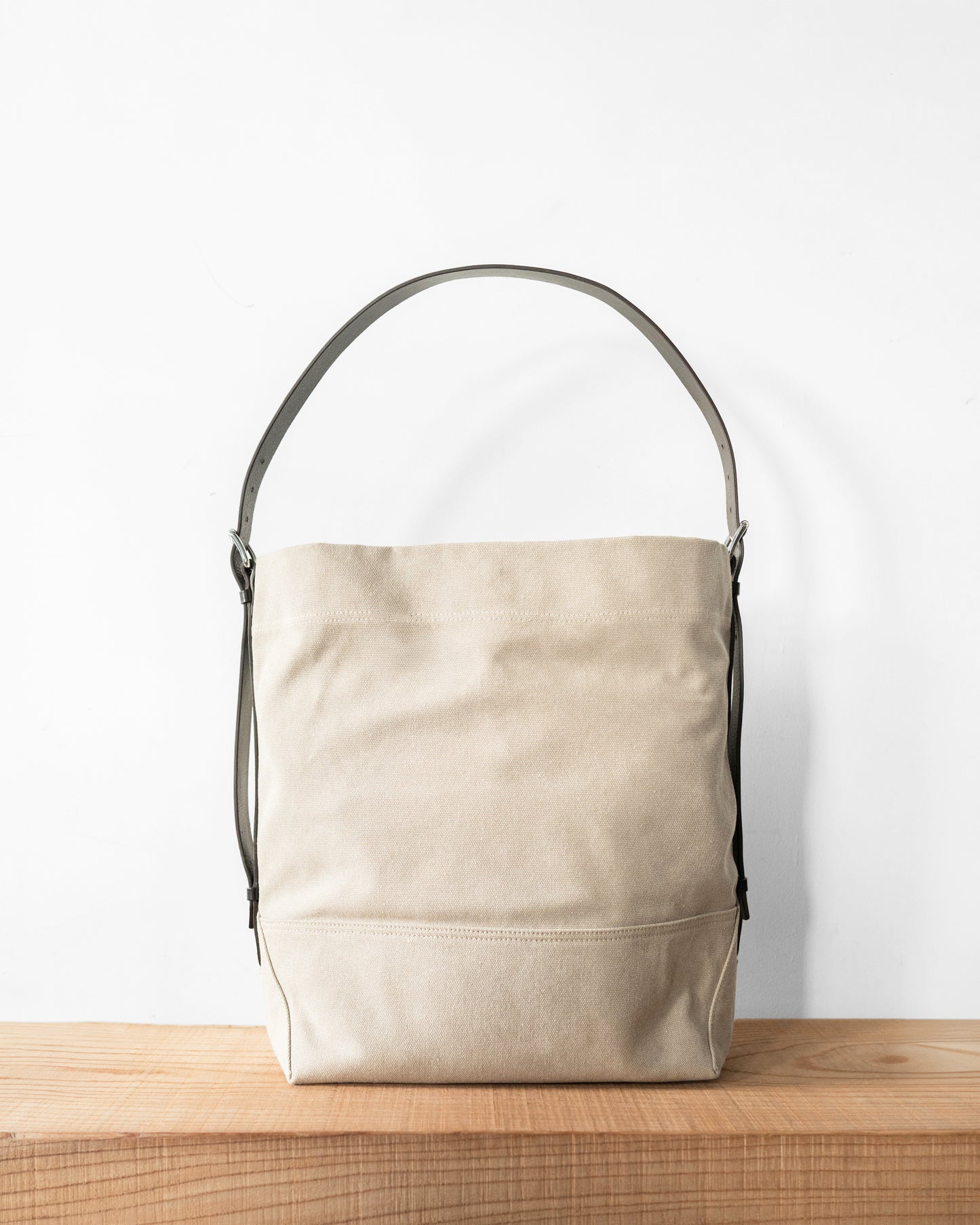 BELTED TOTE BAG