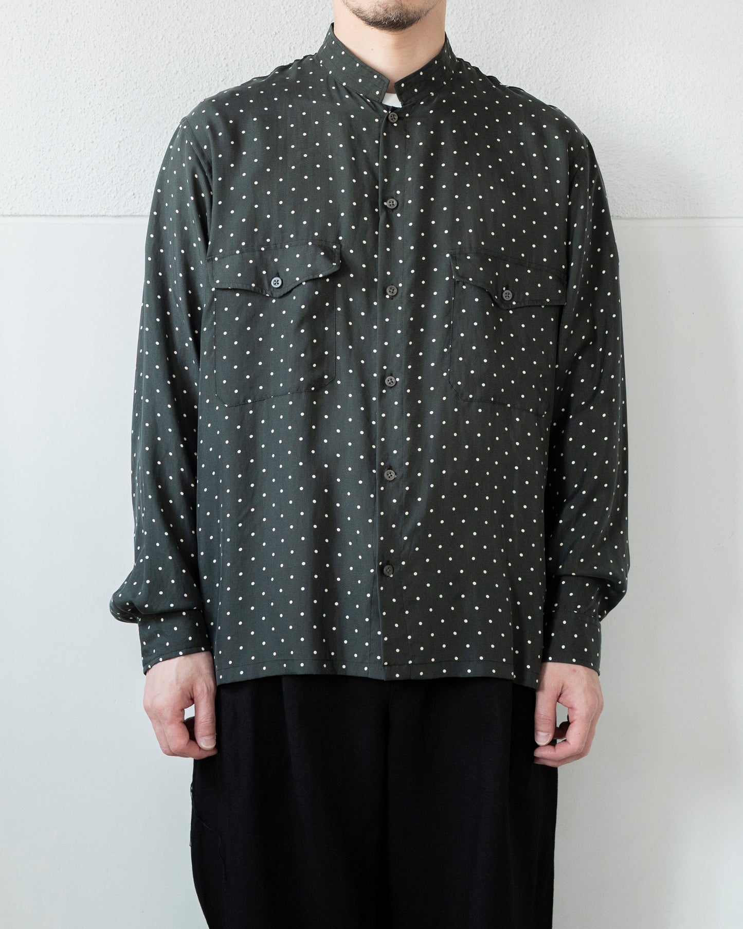BRUSHED SILK TWILL DOT BAND COLLAR SHIRT