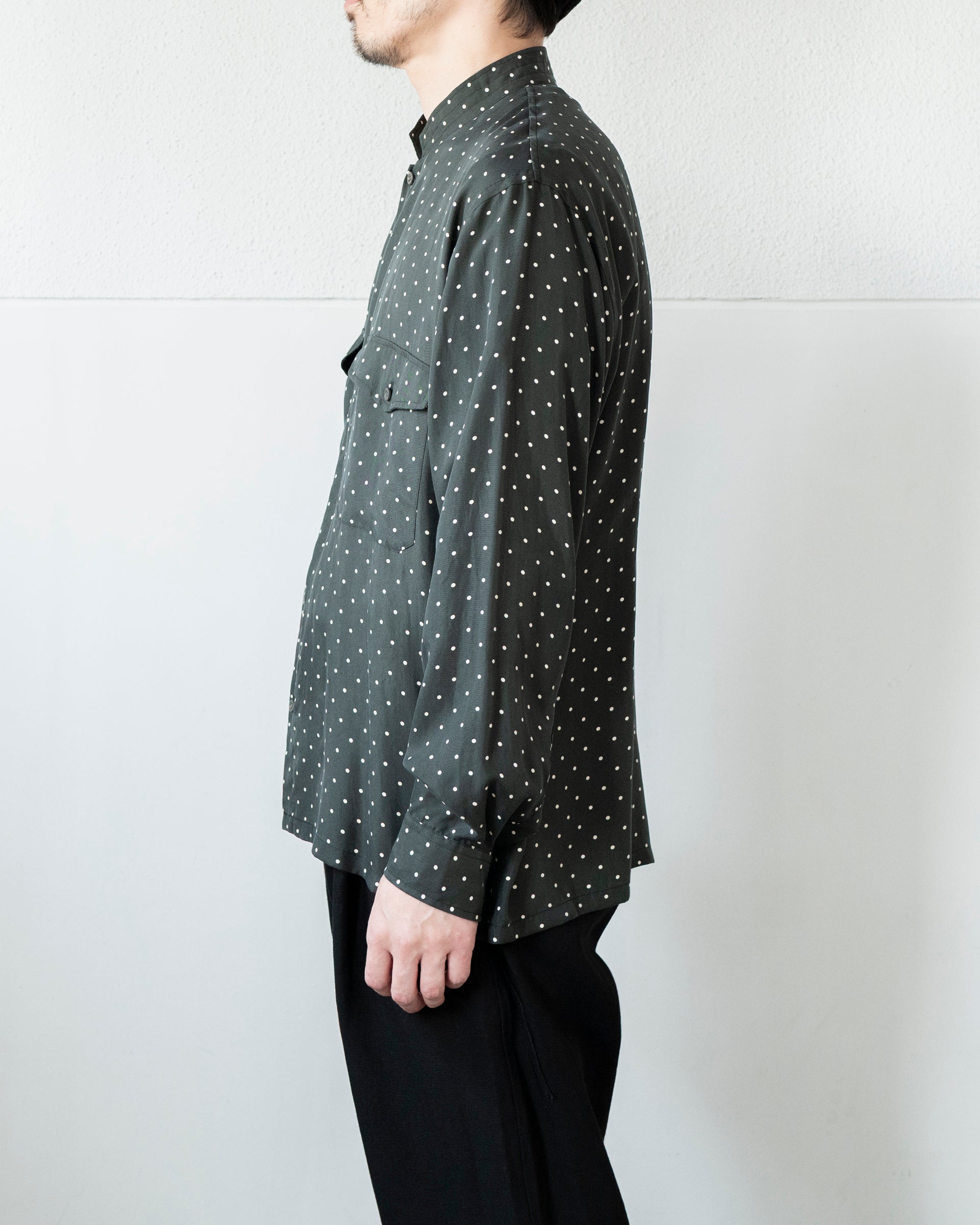 BRUSHED SILK TWILL DOT BAND COLLAR SHIRT – STORE N