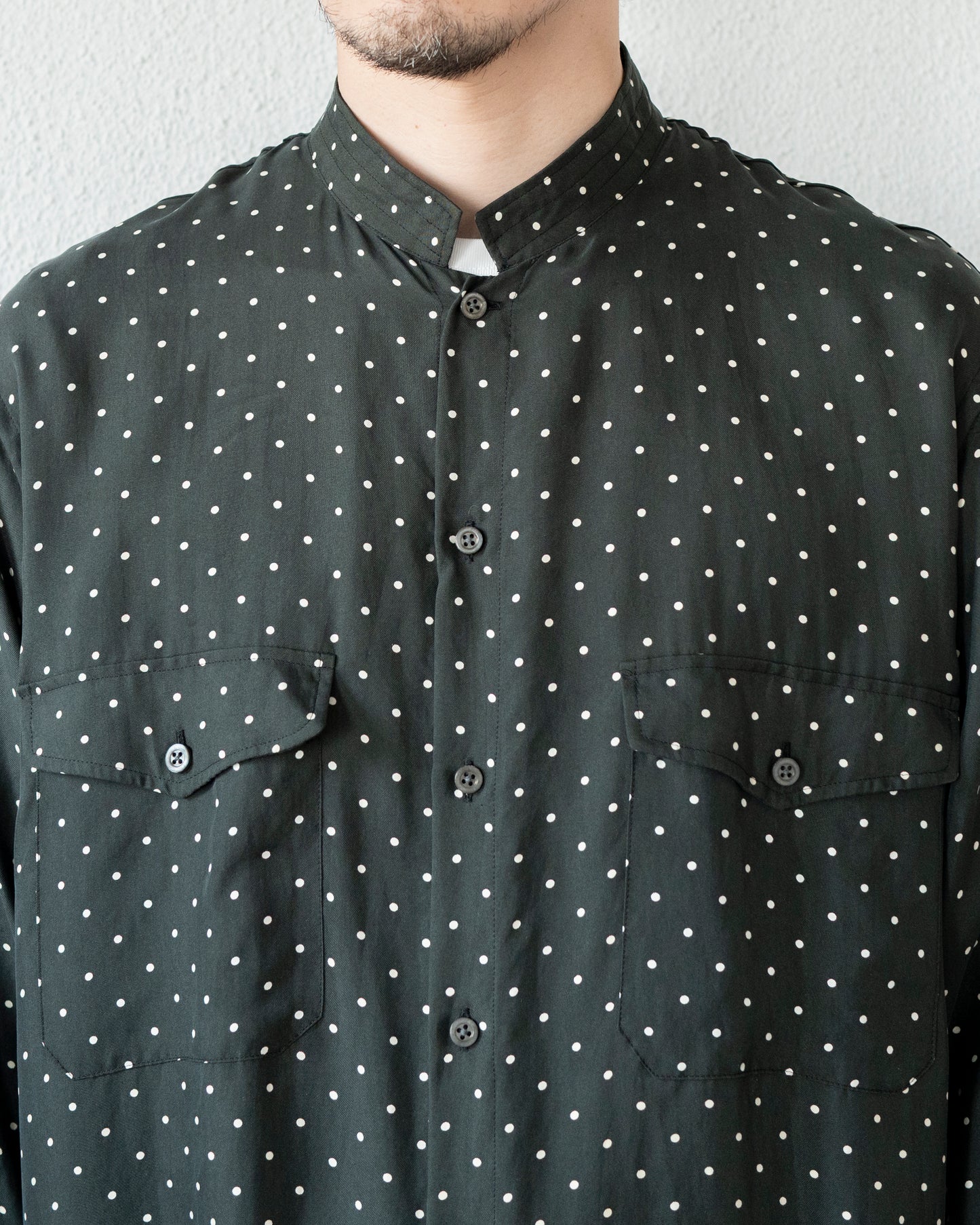 BRUSHED SILK TWILL DOT BAND COLLAR SHIRT
