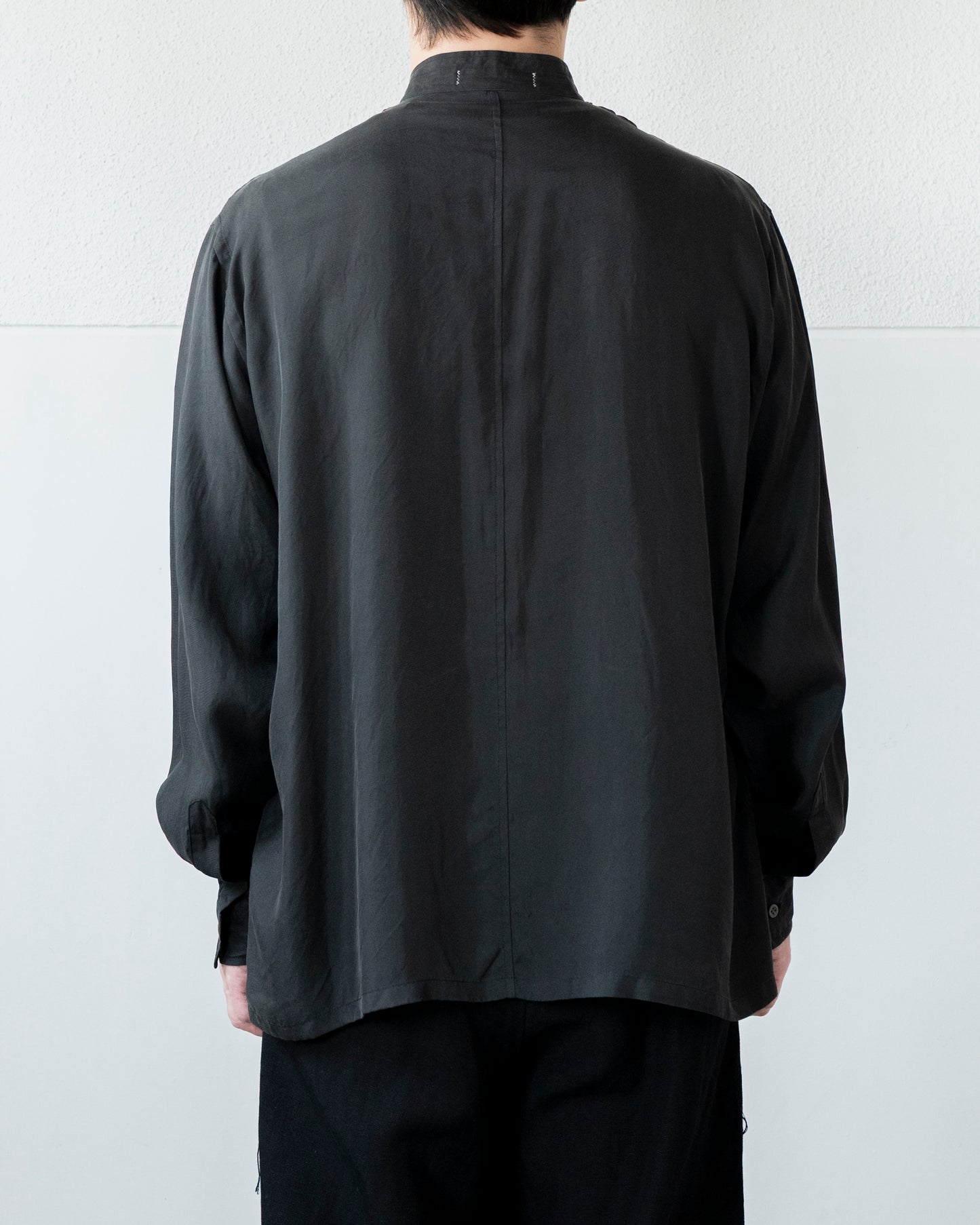 BRUSHED SILK TWILL BAND COLLAR SHIRT