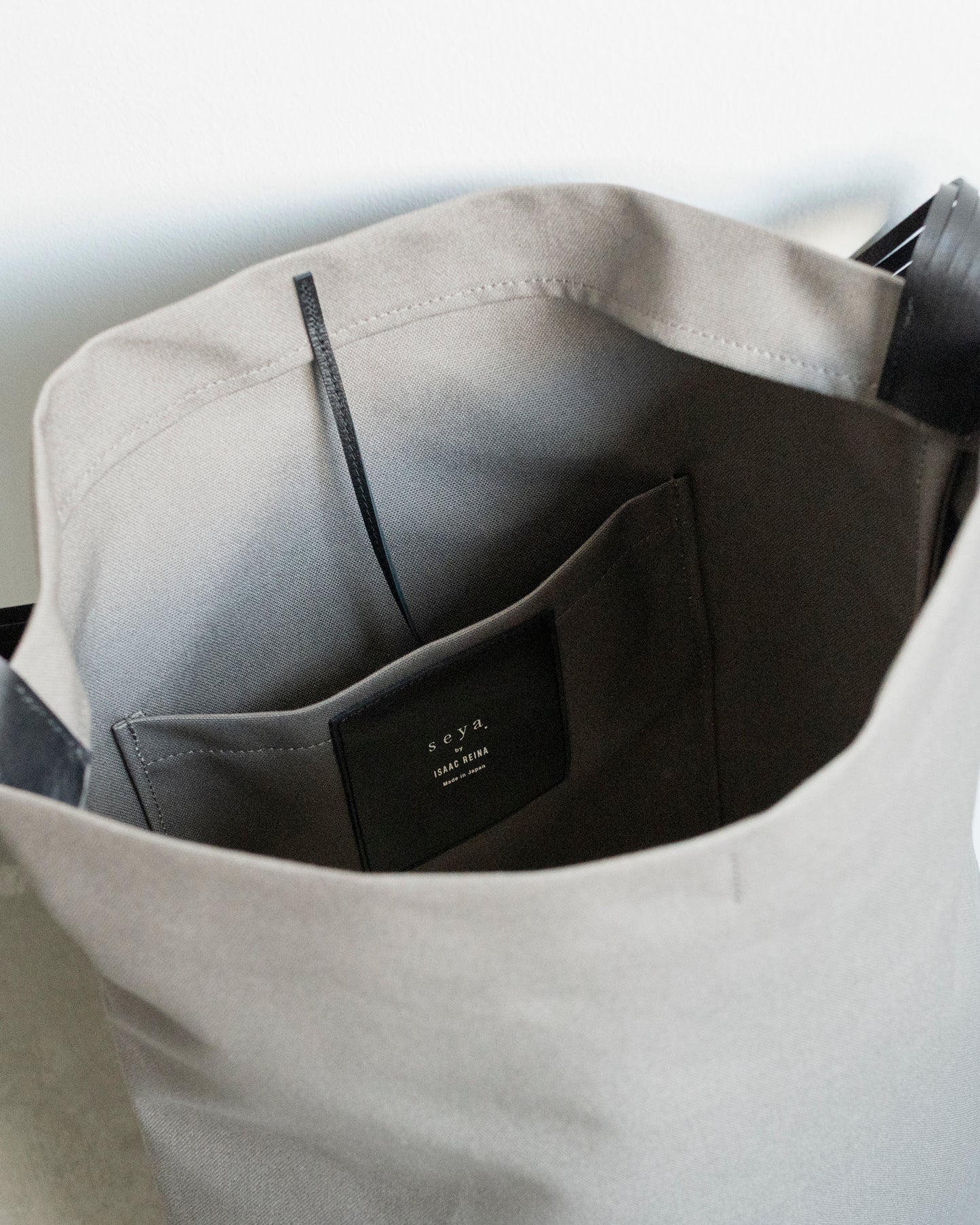 SEYA X ISAAC REINA CANVAS HOBO / LARGE