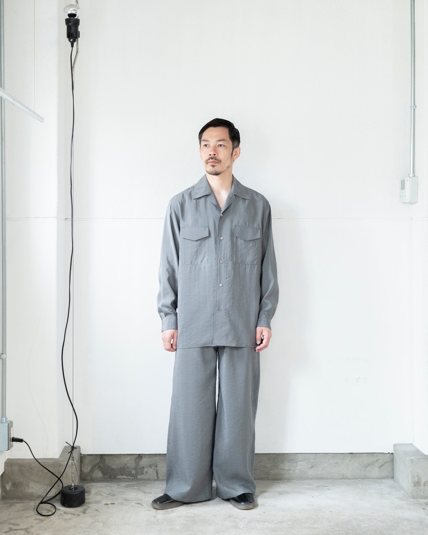 CONVERTIBLE COLLAR SHIRT IN DRY SILK
