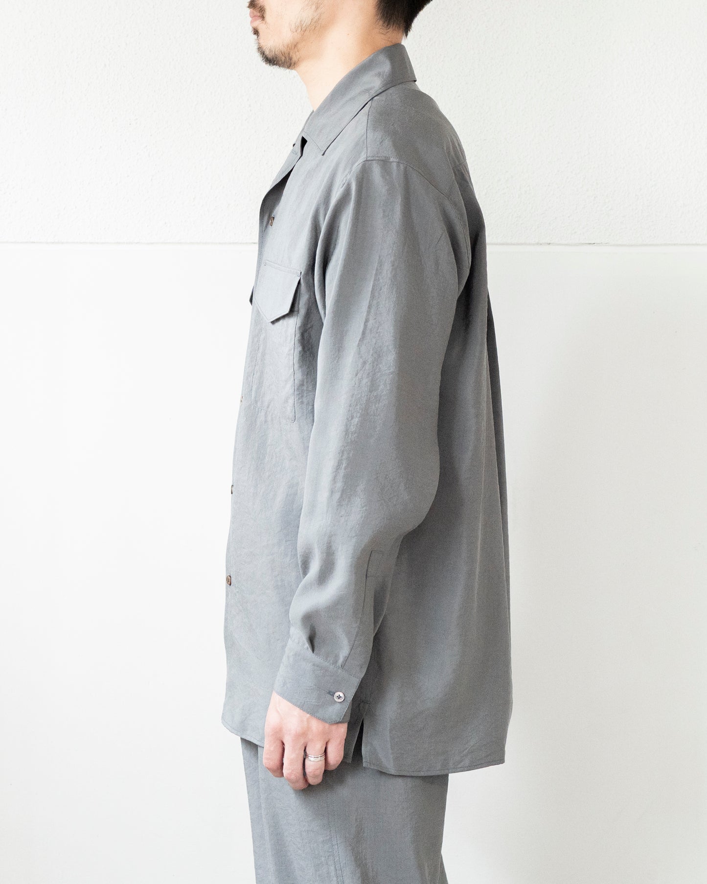CONVERTIBLE COLLAR SHIRT IN DRY SILK