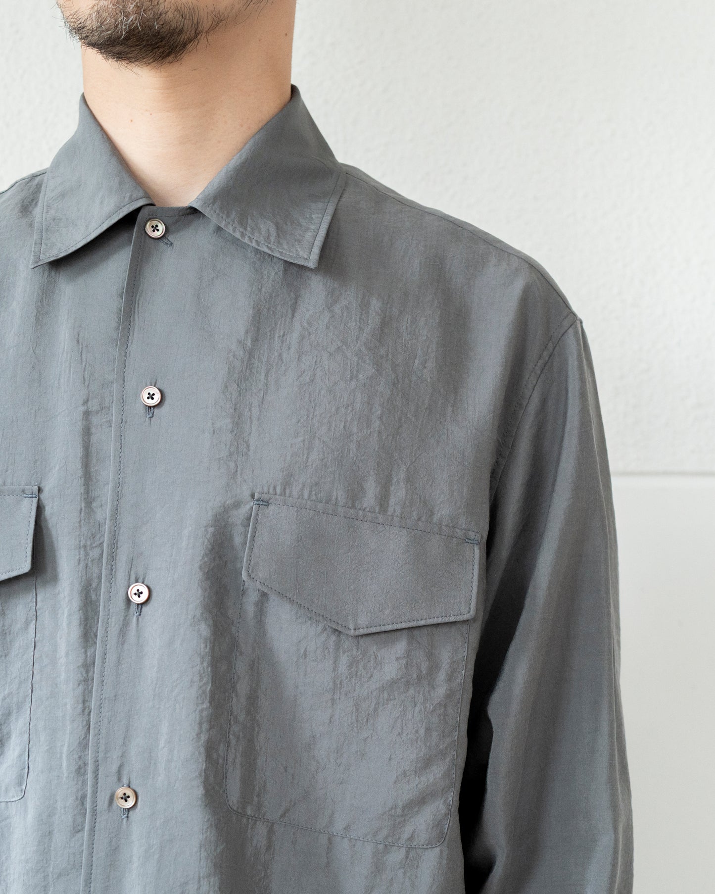 CONVERTIBLE COLLAR SHIRT IN DRY SILK