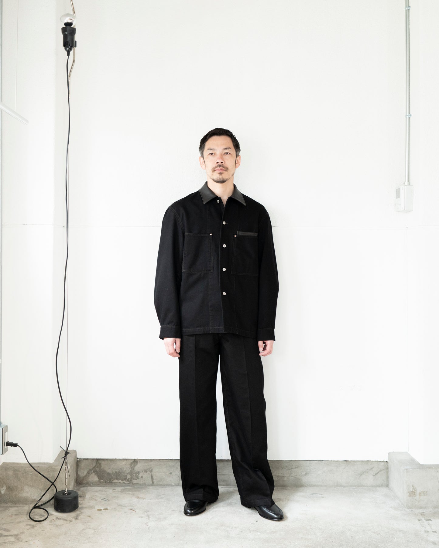 WORKWEAR OVERSHIRT WITH LEATHER COLLAR IN DENIM