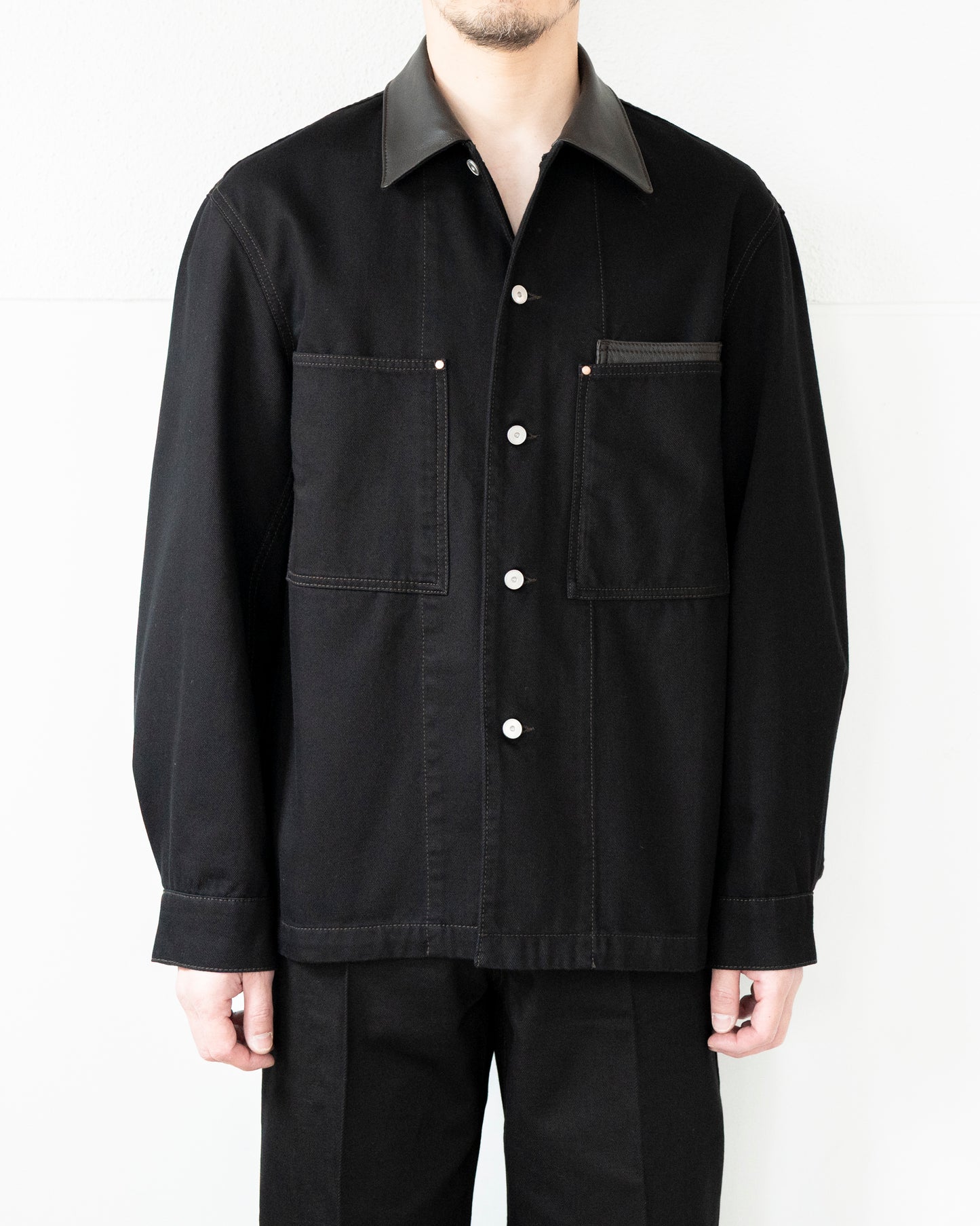 WORKWEAR OVERSHIRT WITH LEATHER COLLAR IN DENIM