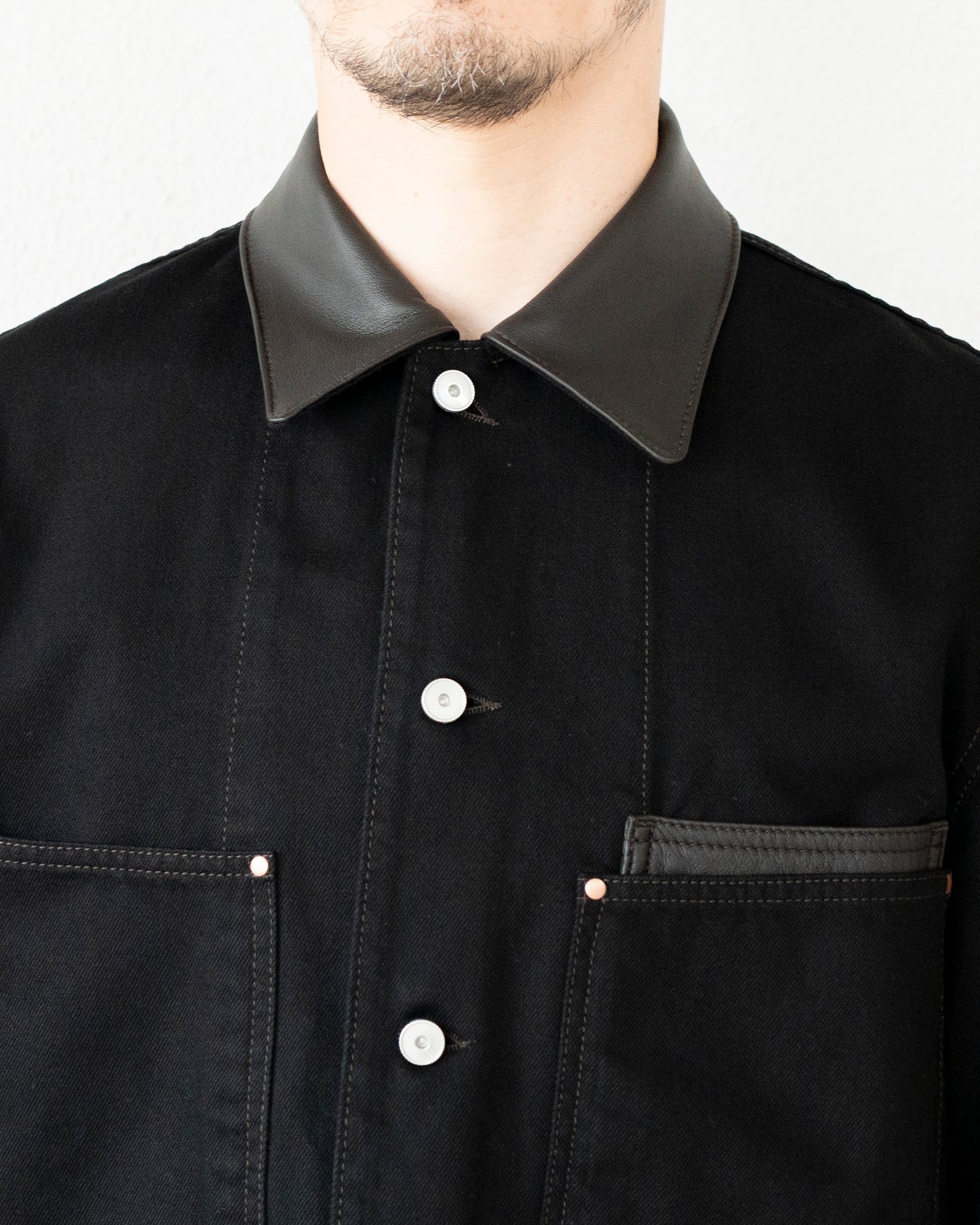 WORKWEAR OVERSHIRT WITH LEATHER COLLAR IN DENIM