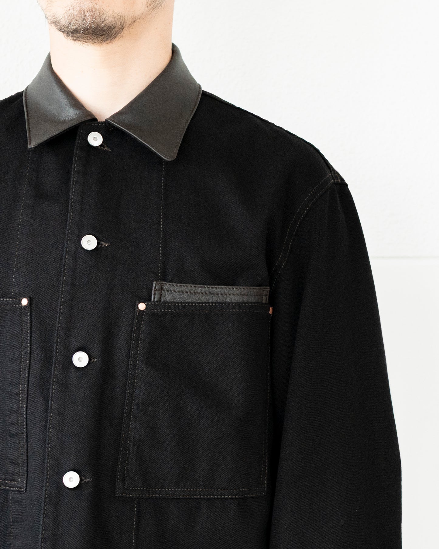 WORKWEAR OVERSHIRT WITH LEATHER COLLAR IN DENIM