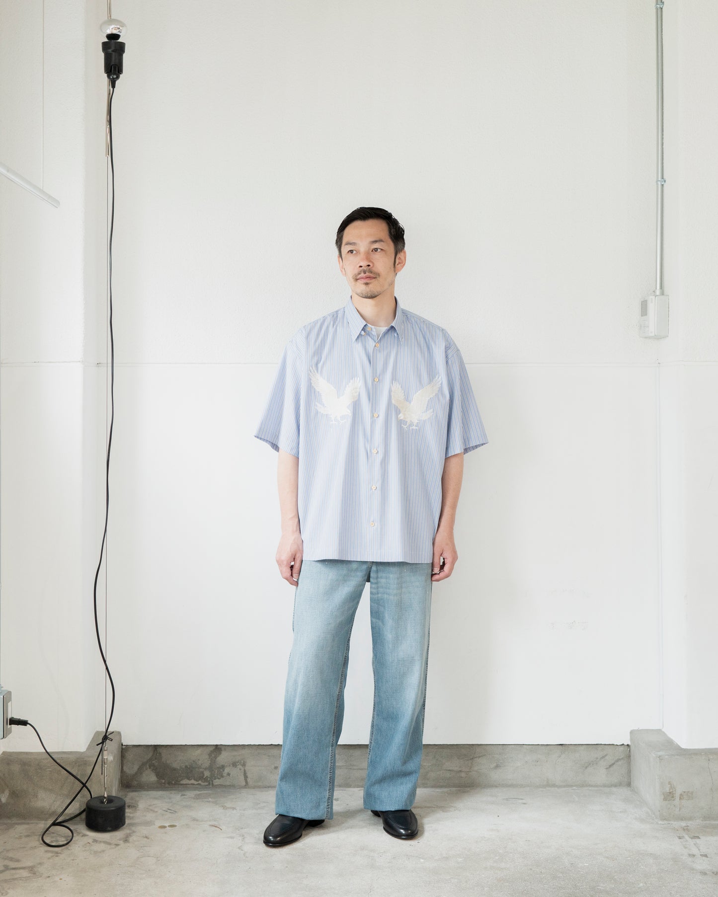 参式軽裳 SUPIMA HIGH DENSITY POPLIN STRIPE EMBROIDERY SHIRT