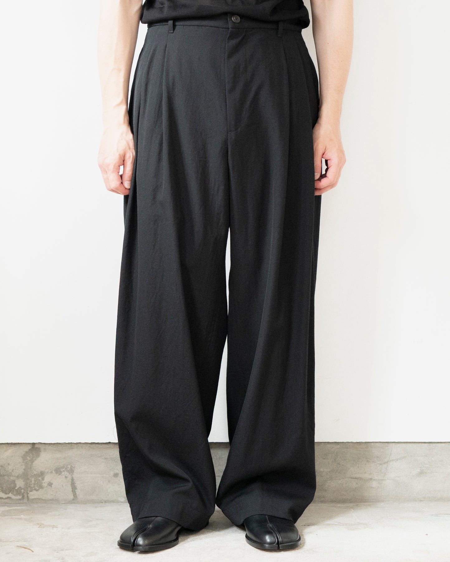WOOL SILK GABARDINE TWO PLEATS TROUSER
