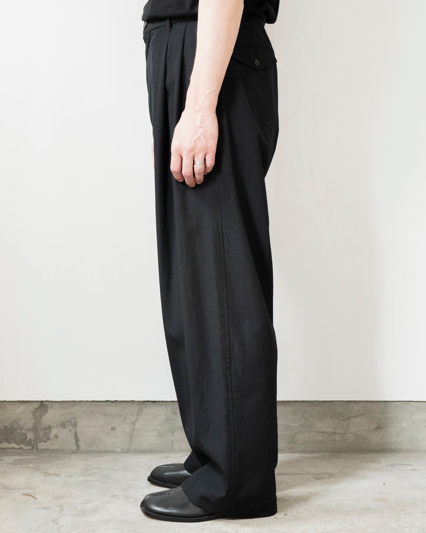 WOOL SILK GABARDINE TWO PLEATS TROUSER