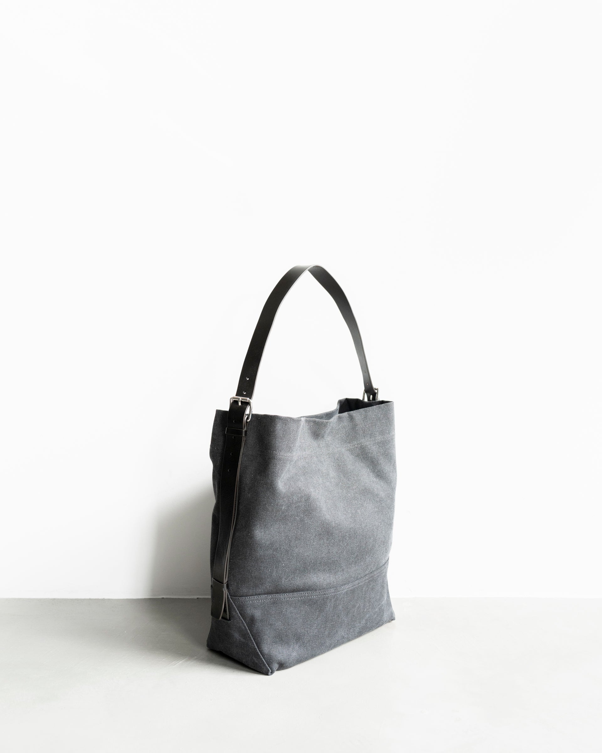 ルメール BELTED トートバッグ ラージサイズ BELTED TOTE BAG – STORE N