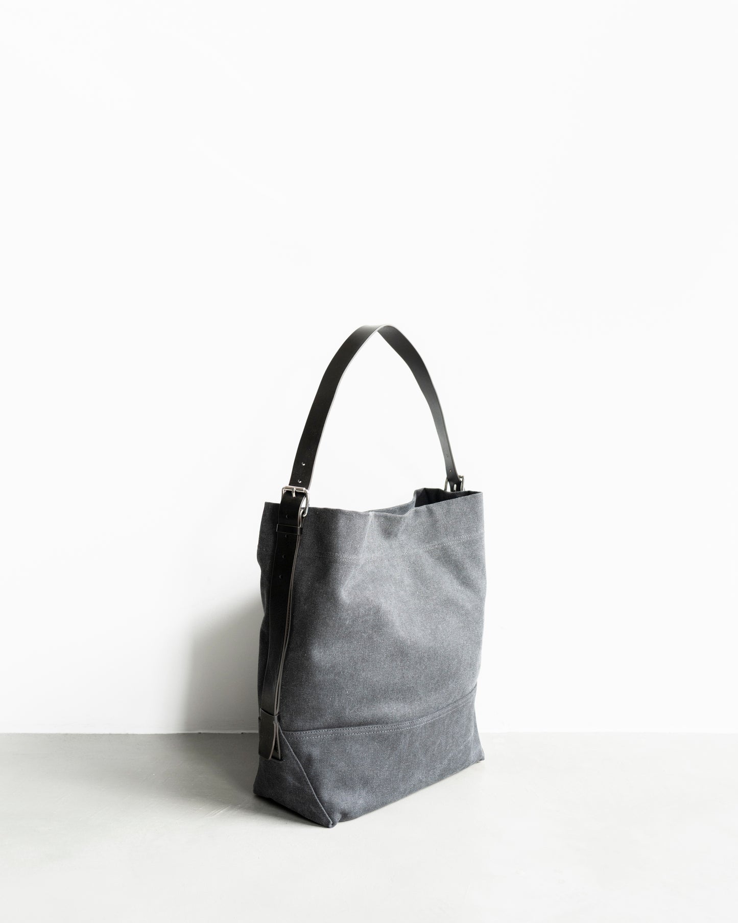 BELTED TOTE BAG