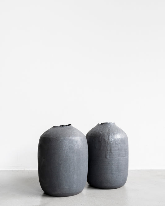 DEIA POTTERY BIG GLOBE / MINERAL BLACK