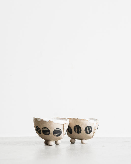 CUP WITH SIDE DETAILS