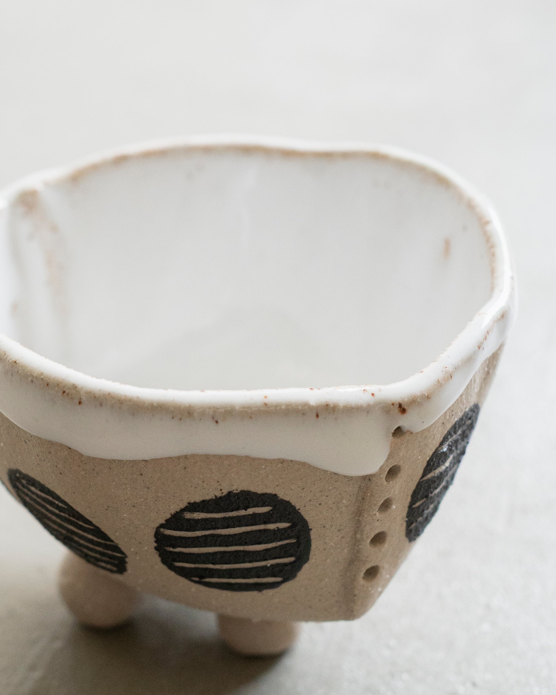 CUP WITH SIDE DETAILS – STORE N