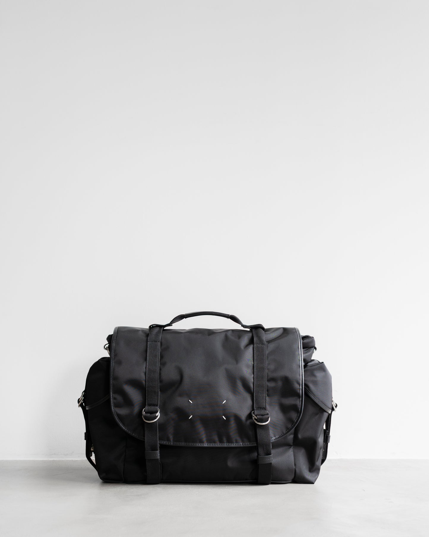 HIGH TECH MESSENGER BAG MEDIUM