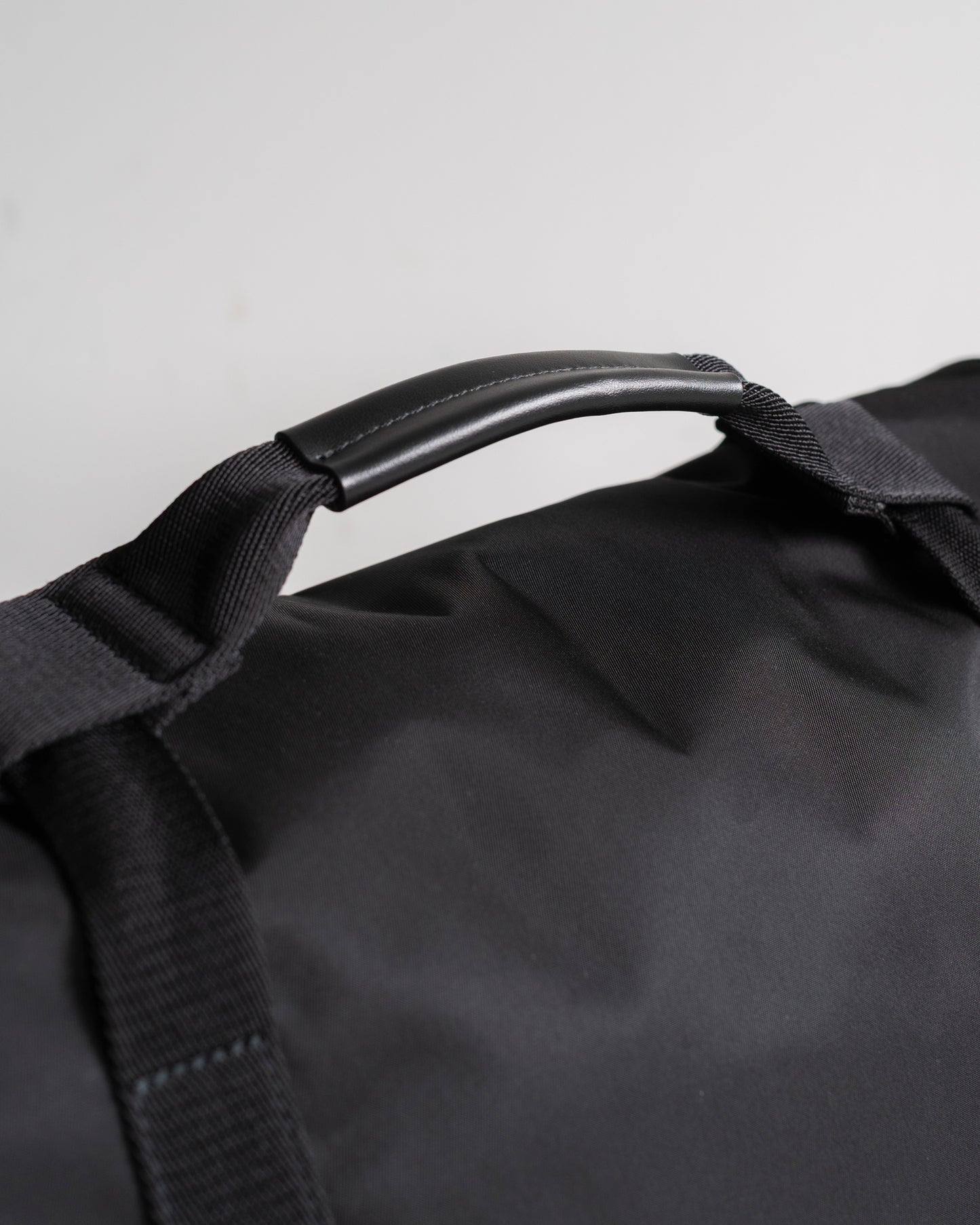 HIGH TECH MESSENGER BAG MEDIUM