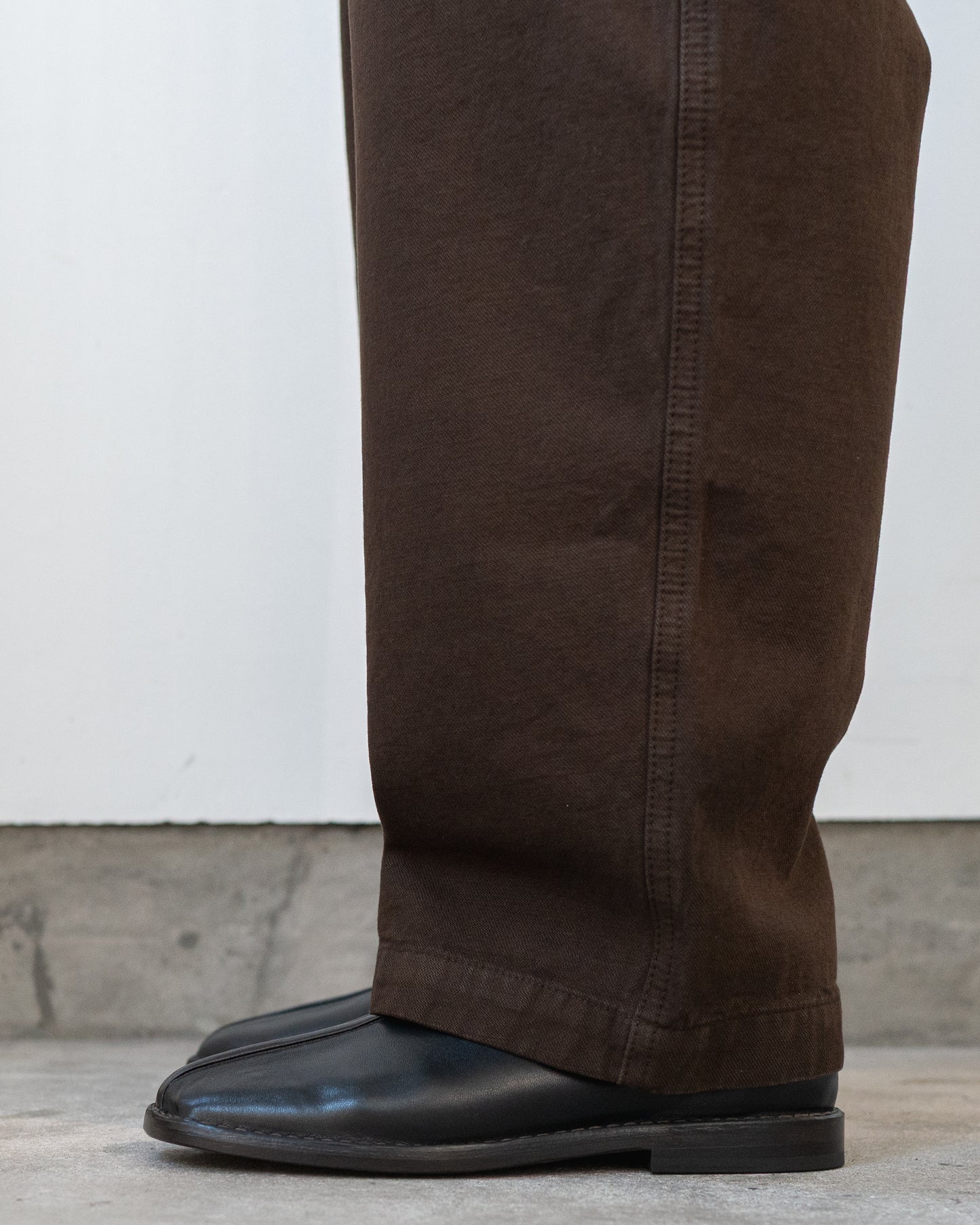 FLAT PIPED SLIPPERS IN LEATHER