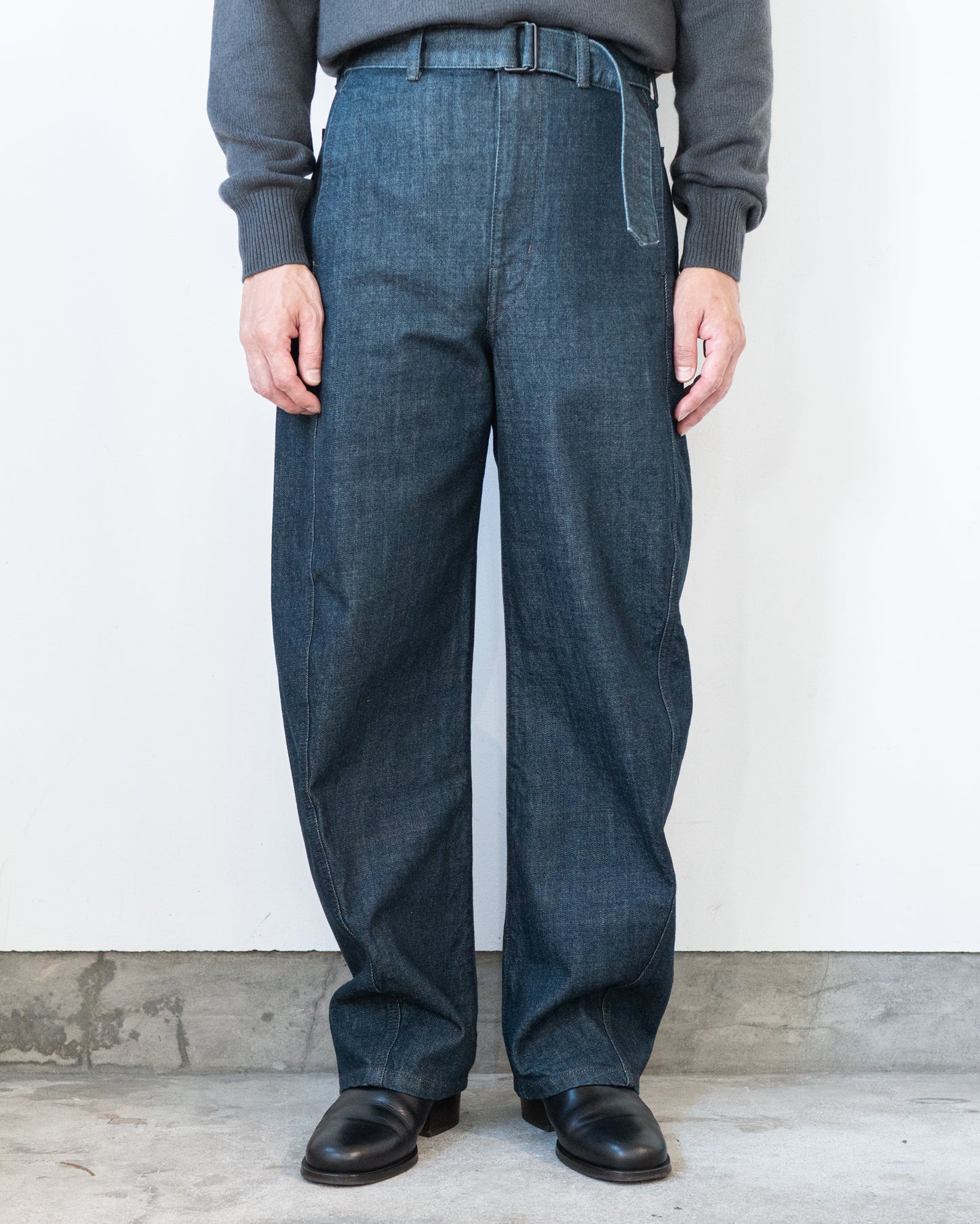 TWISTED BELTED PANTS IN DENIM