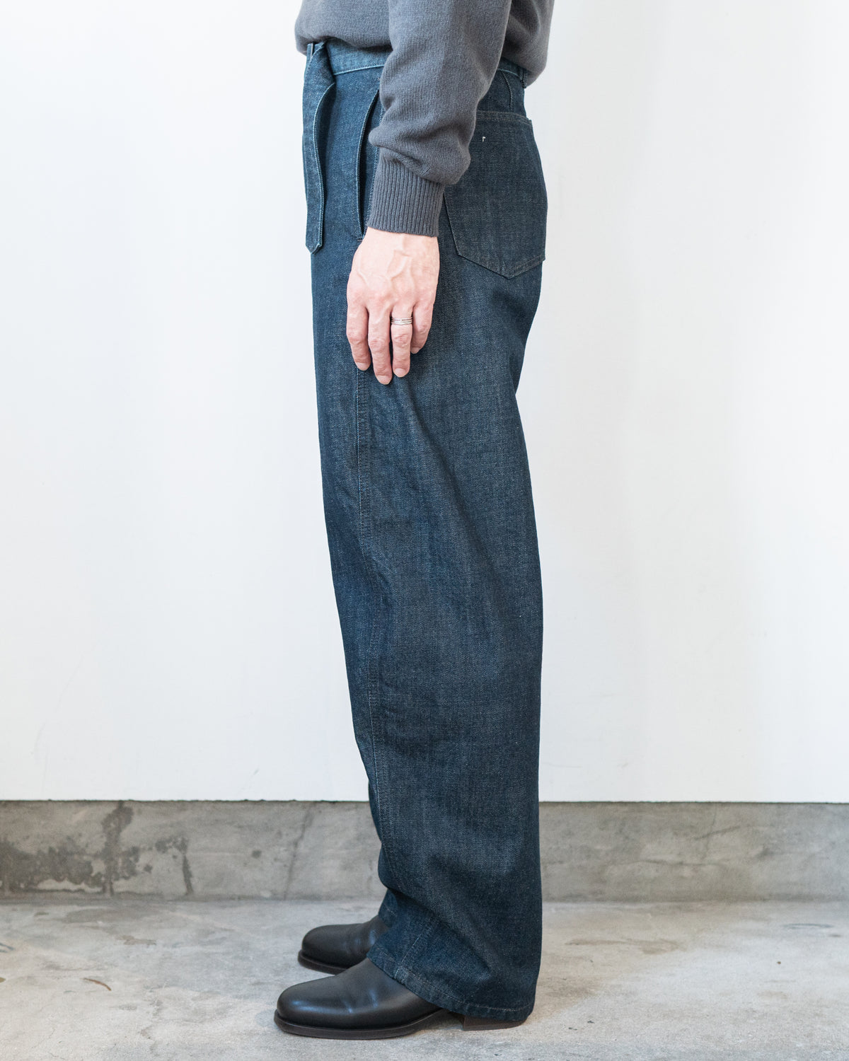 TWISTED BELTED PANTS IN DENIM