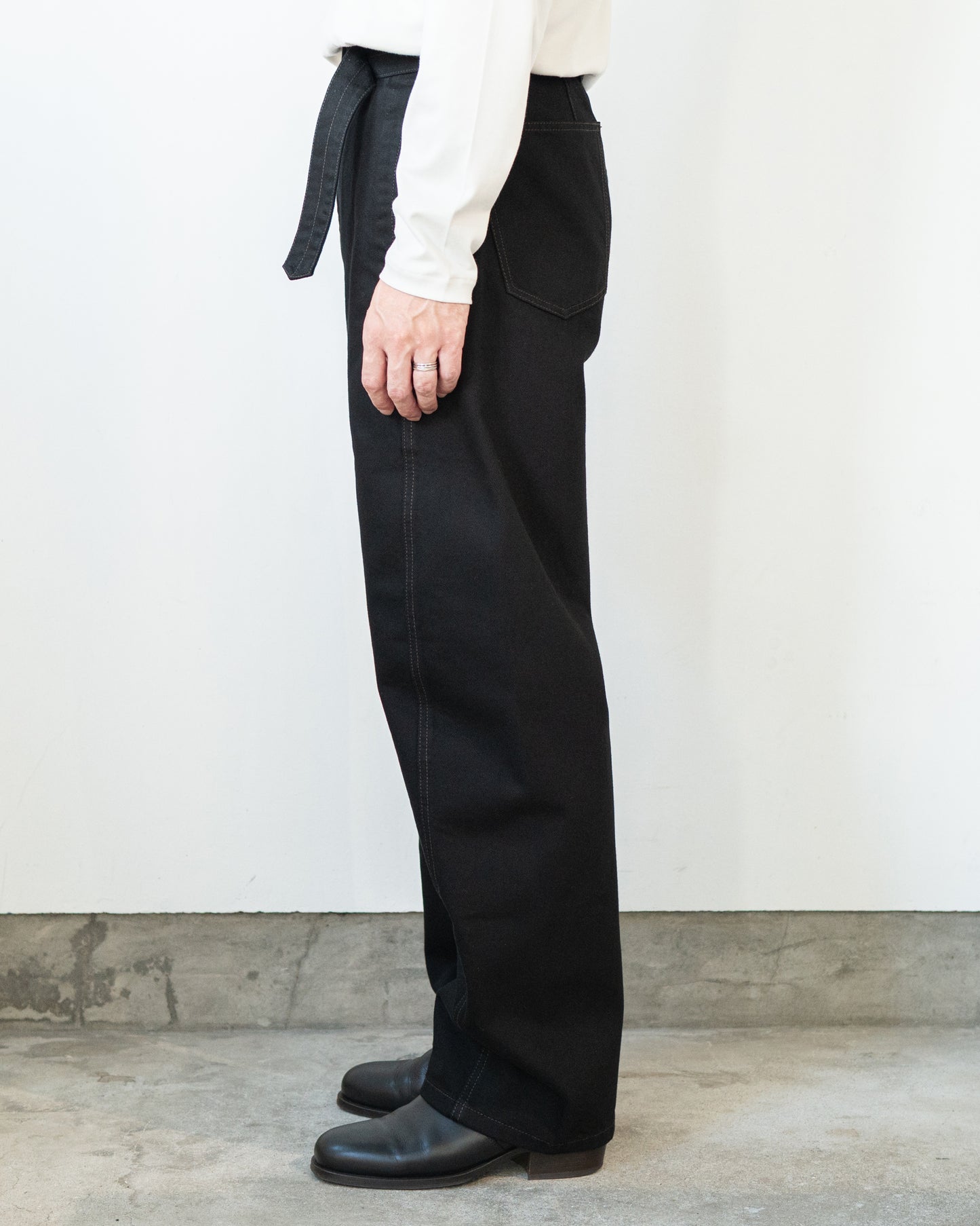 TWISTED BELTED PANTS IN DENIM