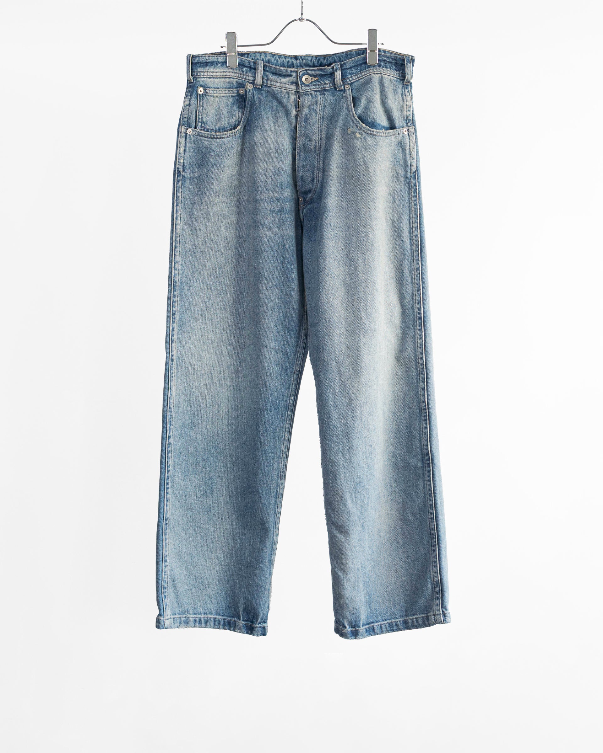 DISTRESSED JEANS – STORE N