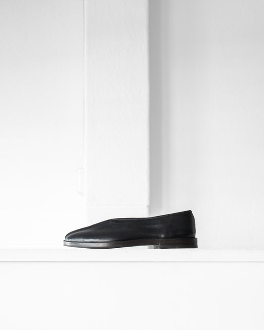 FLAT PIPED SLIPPERS IN LEATHER